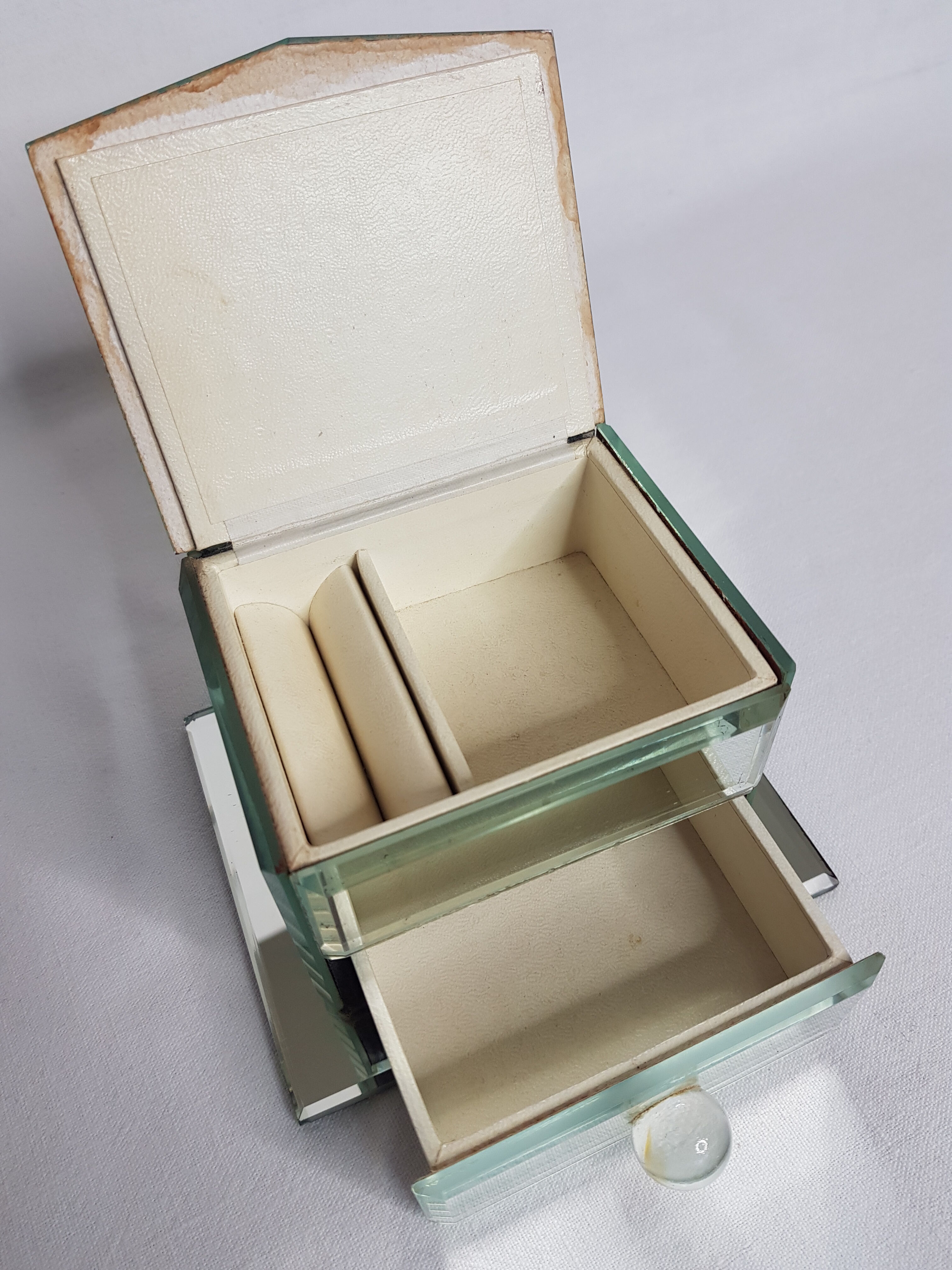 Jewelry box in bevelled glass, mirror, old art deco style