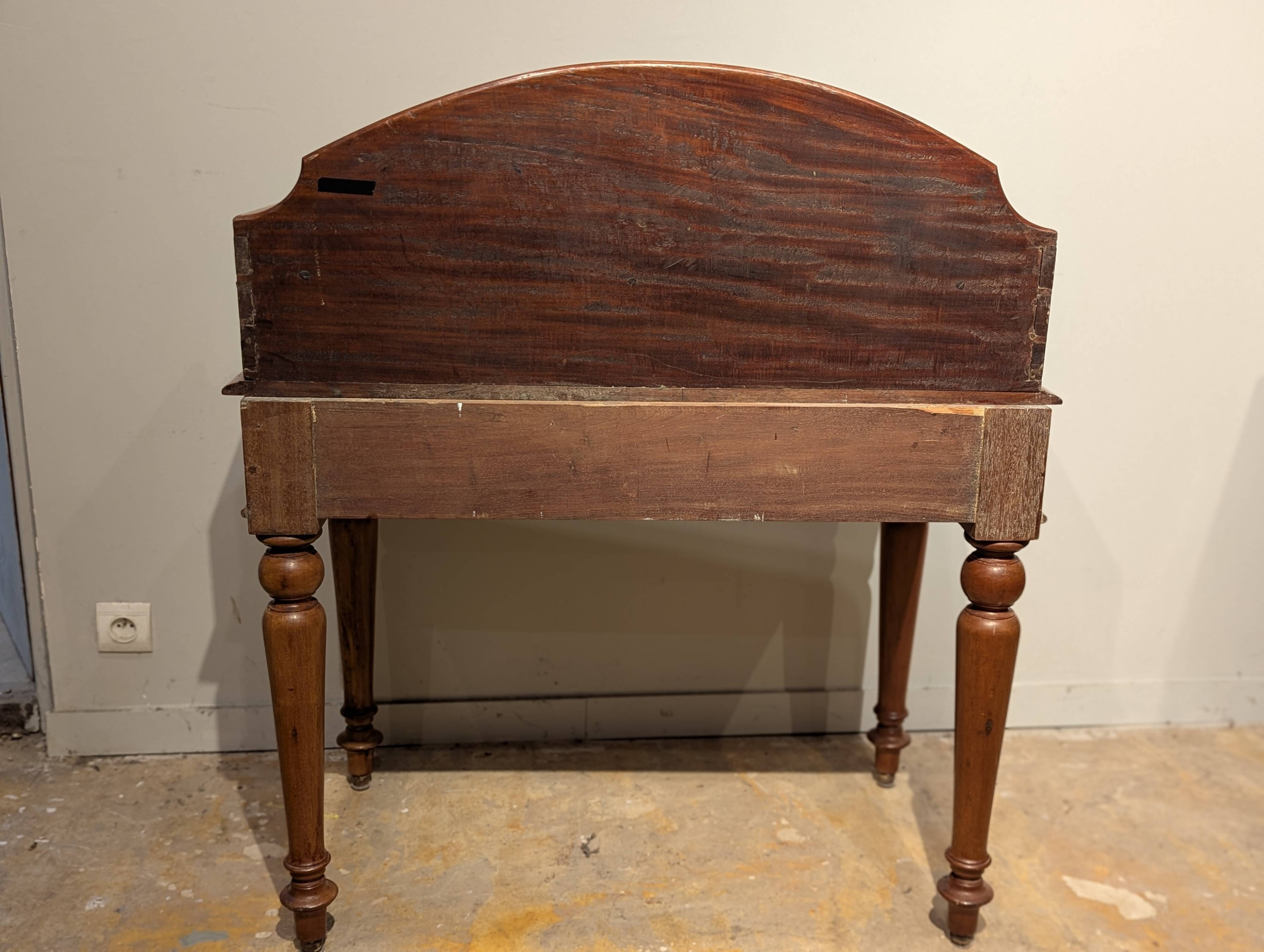 English mahogany desk