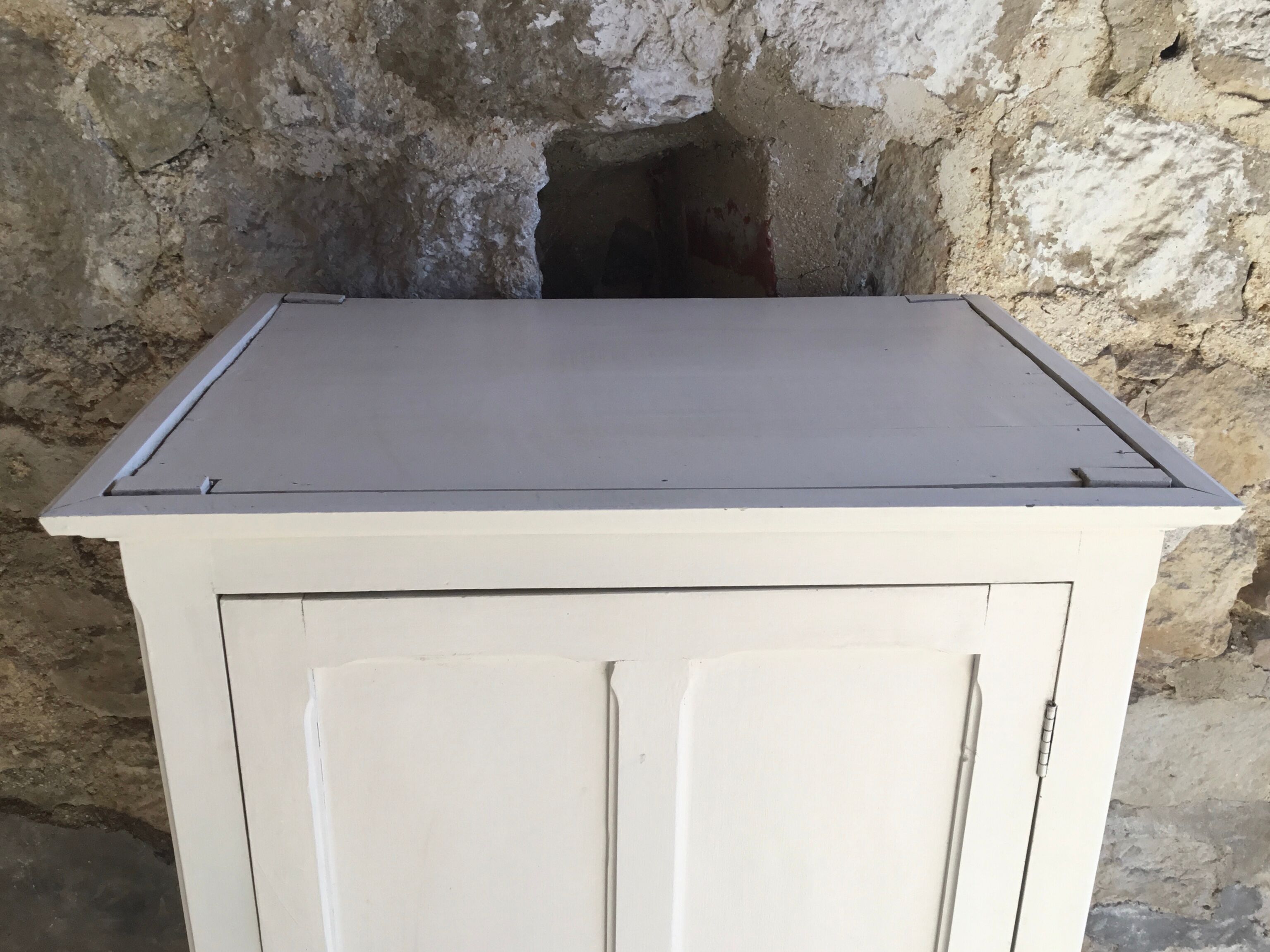 Bonnetière ou armoire parisienne 1 porte dans son jus