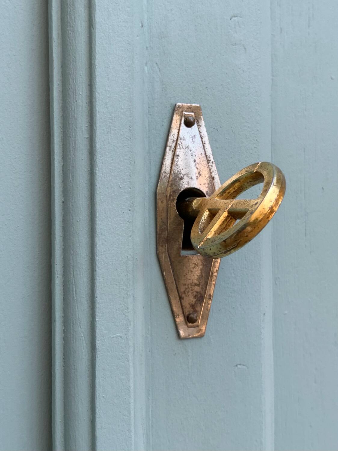 Armoire parisienne vintage bleu vert grisé