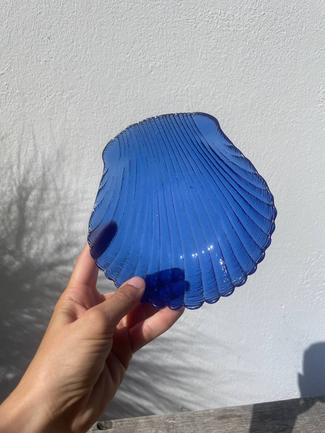 Blue glass shell emptier