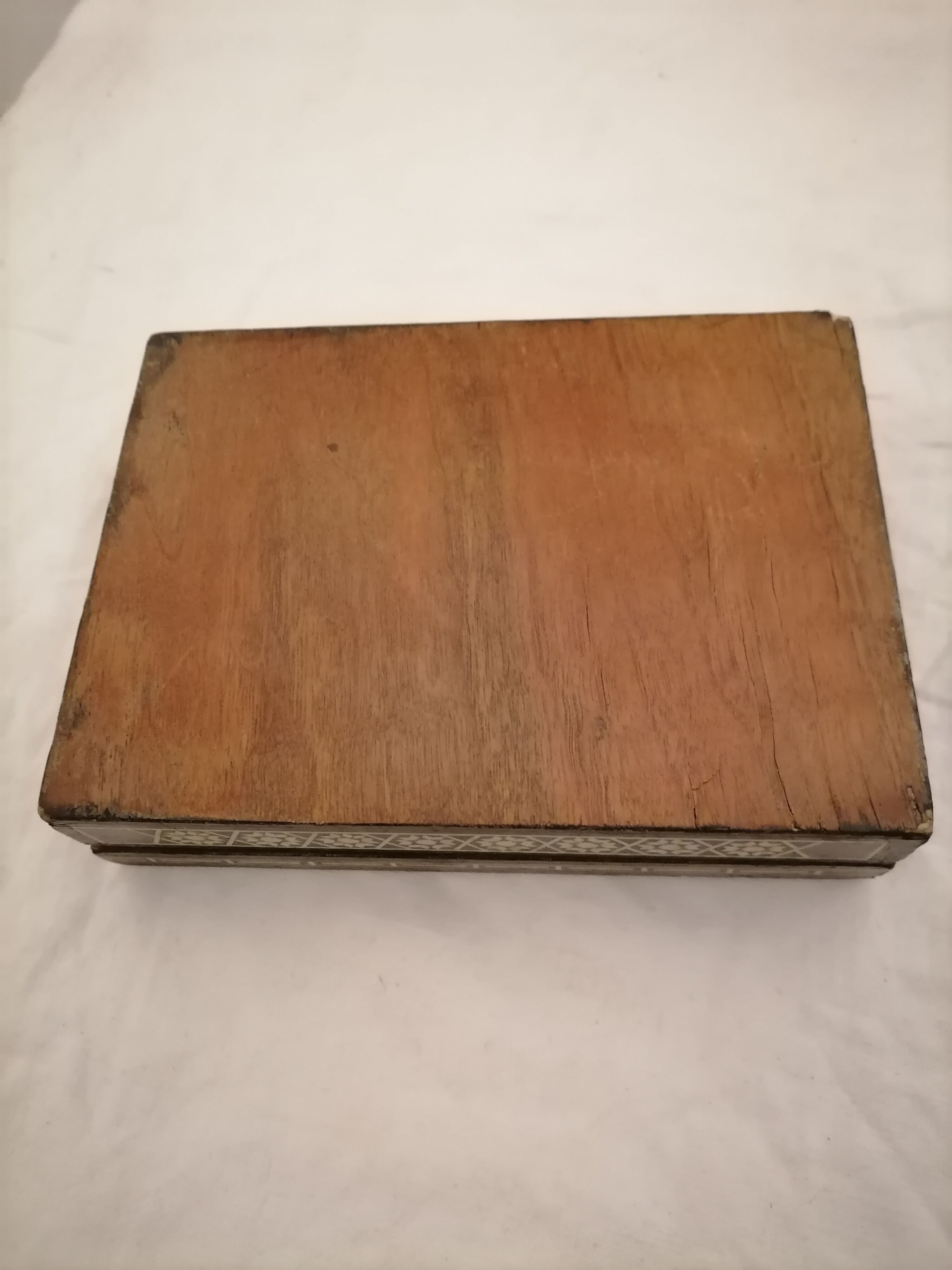 Lot of 2 oriental boxes in marquetry.