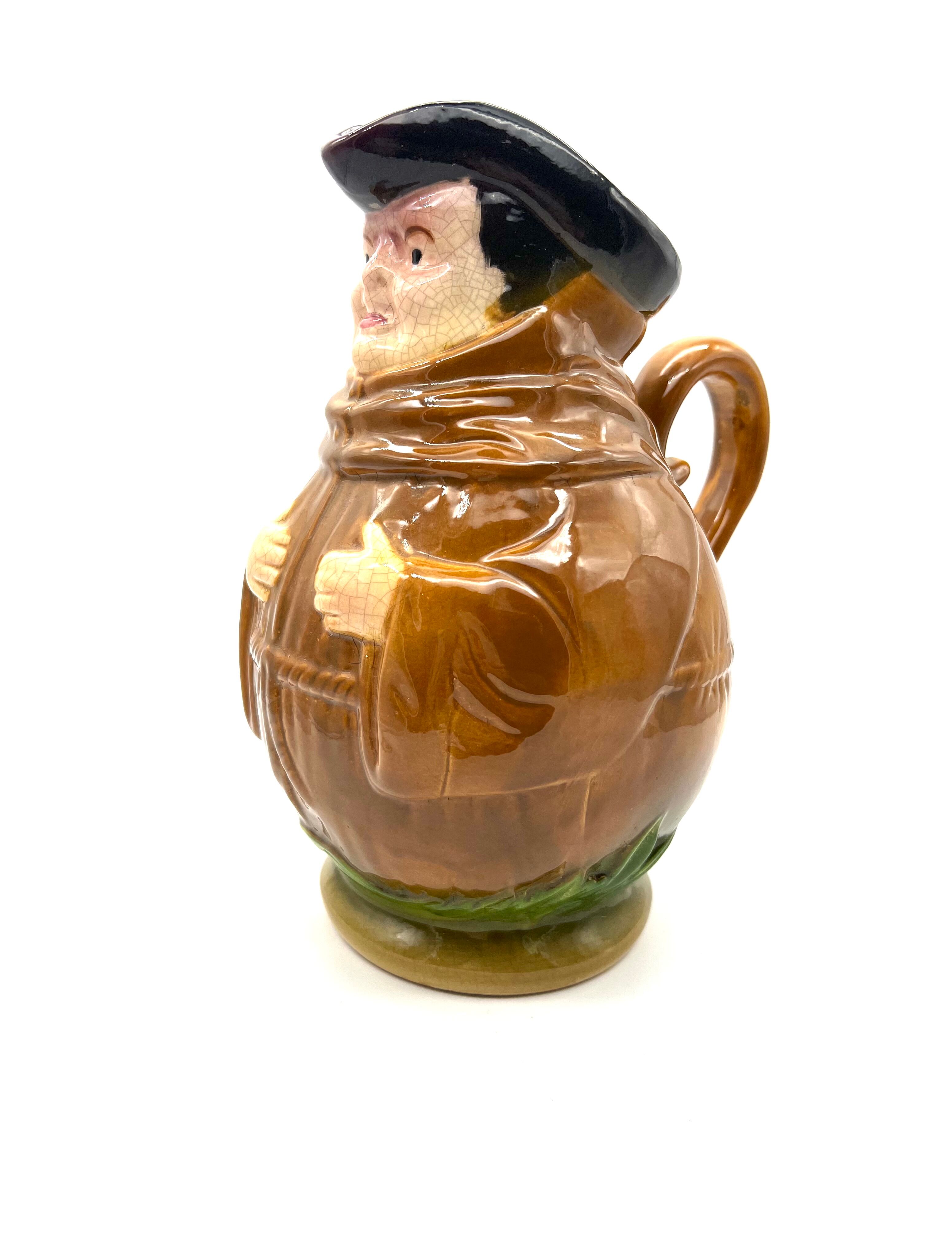 Monk-shaped slurry pitcher