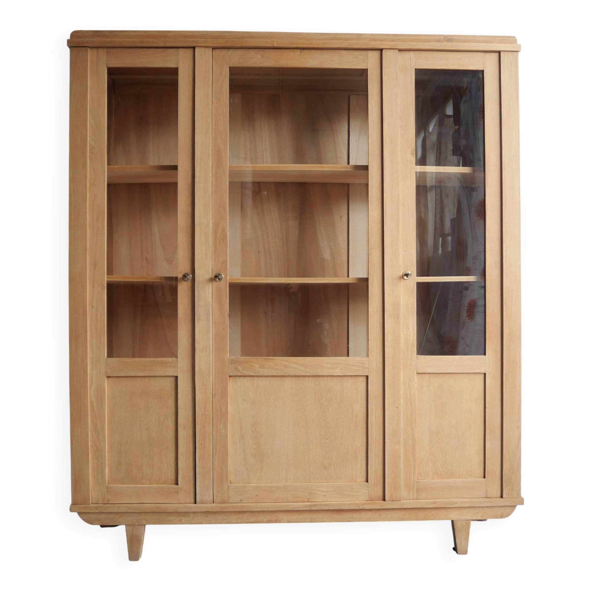 Glass-fronted dresser