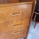 Commode vintage façade inclinée chêne