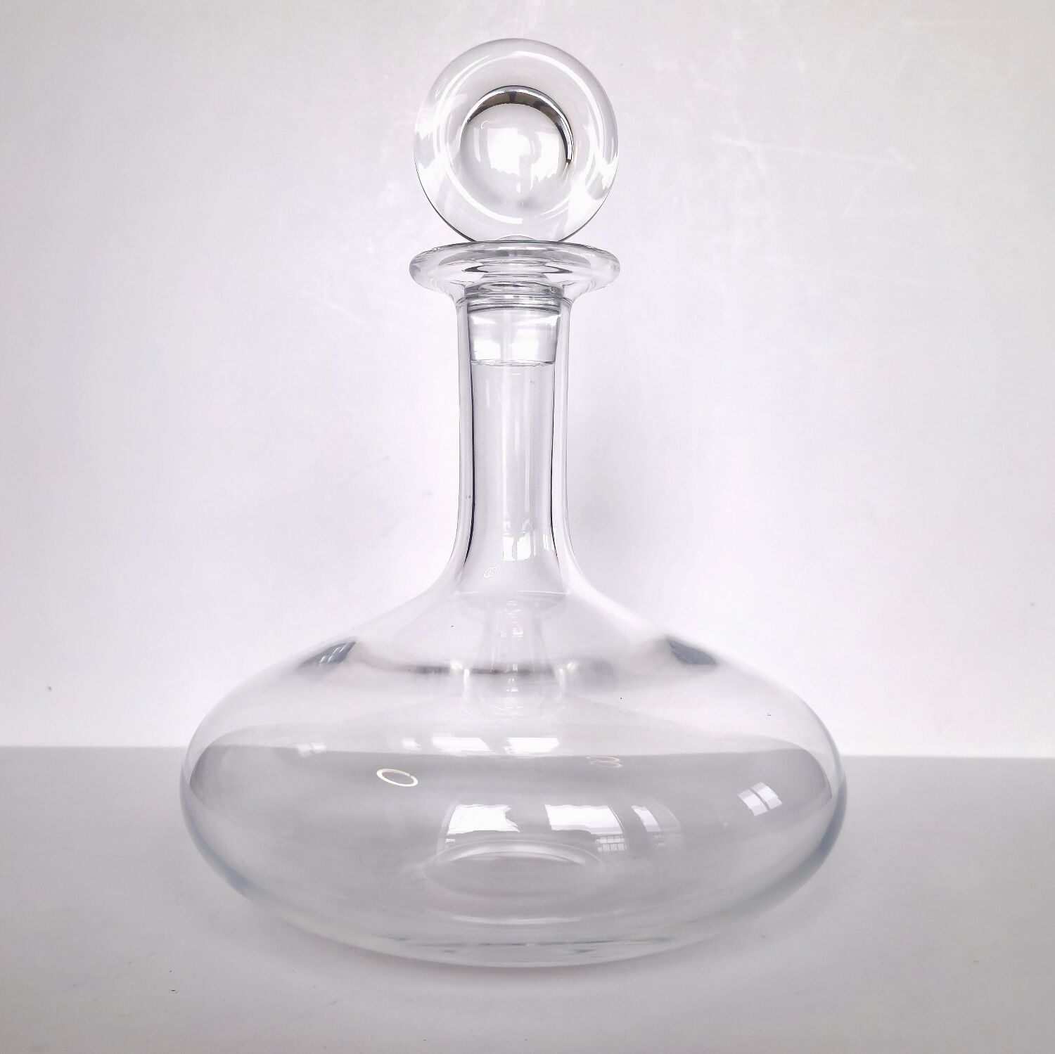 Very beautiful Baccarat crystal decanter model Oenology.