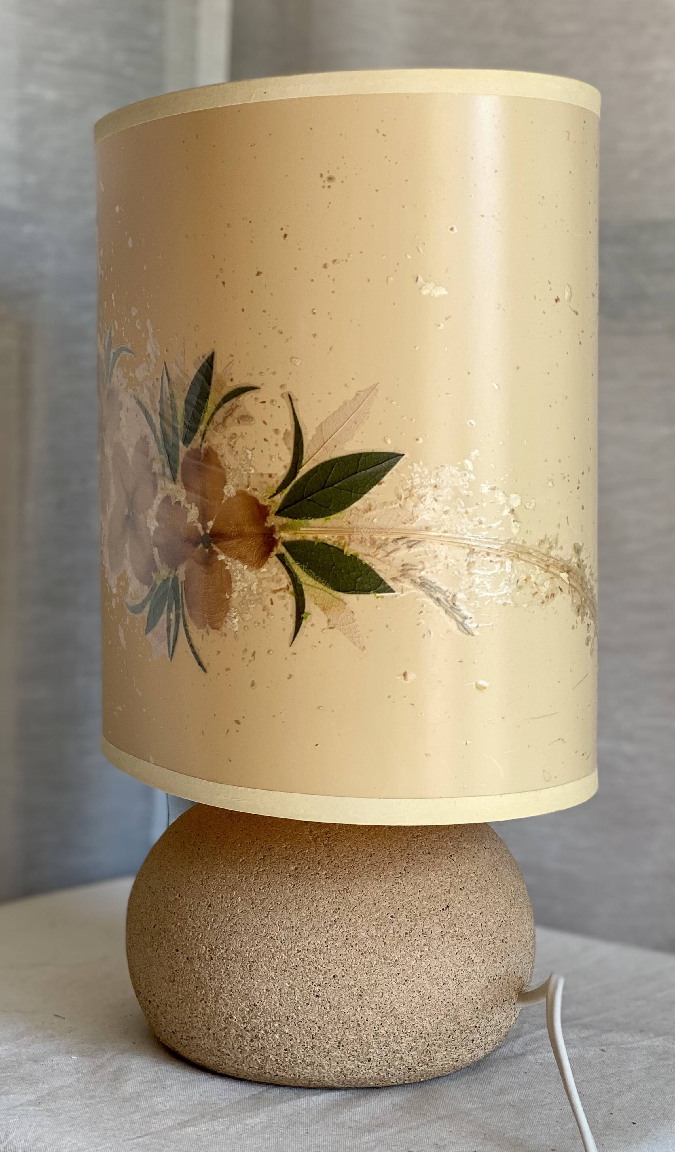 Lampe boule en travertin vintage 1980