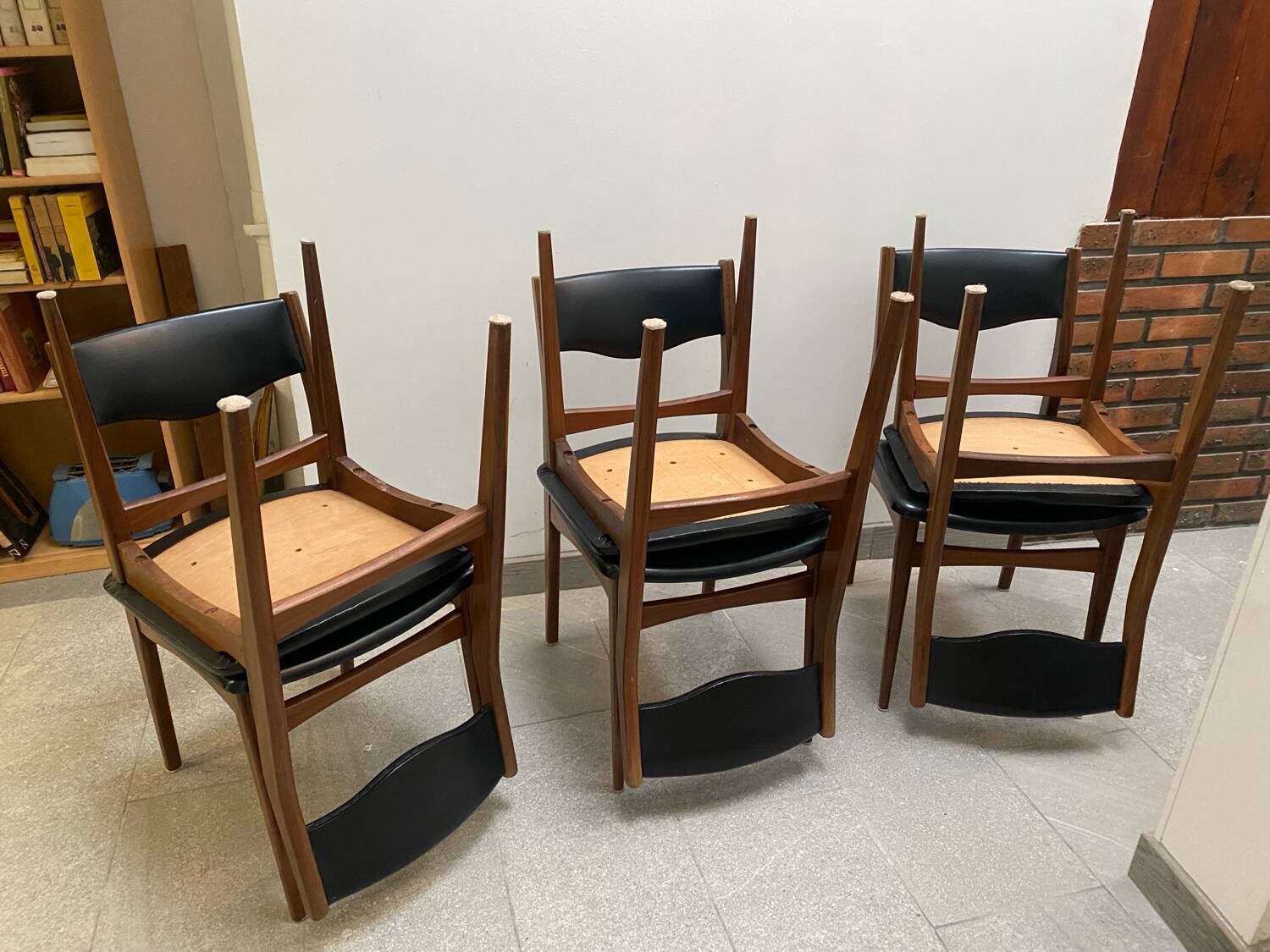 Set of 6 Scandinavian Skaï and teak wood chairs