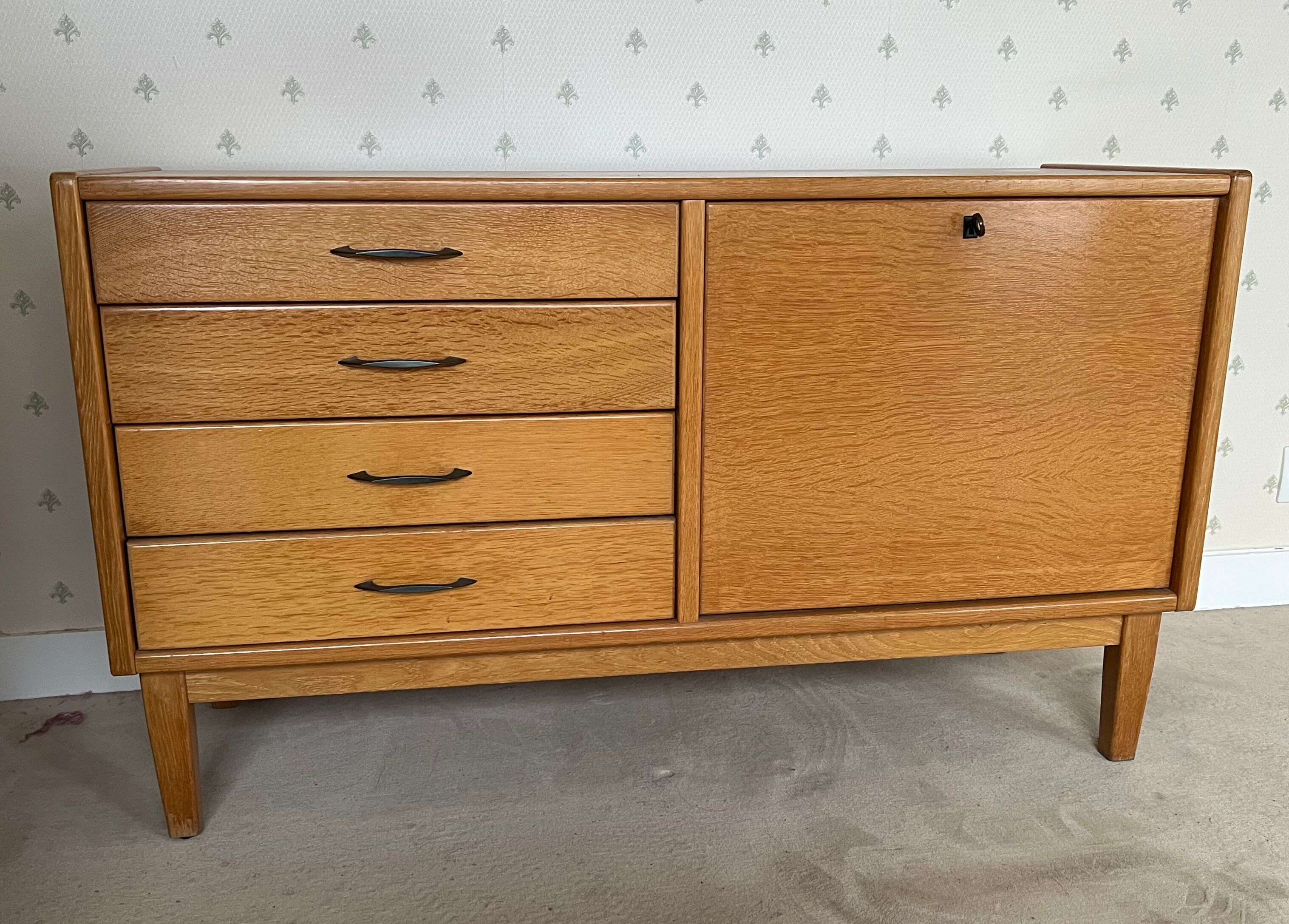Row with drawers and bars