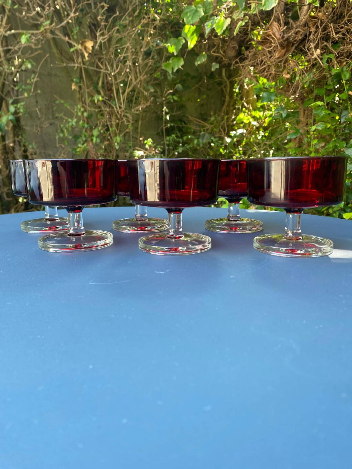 Set of 6 ruby red glass dessert bowls on a pedestal – France – Wine