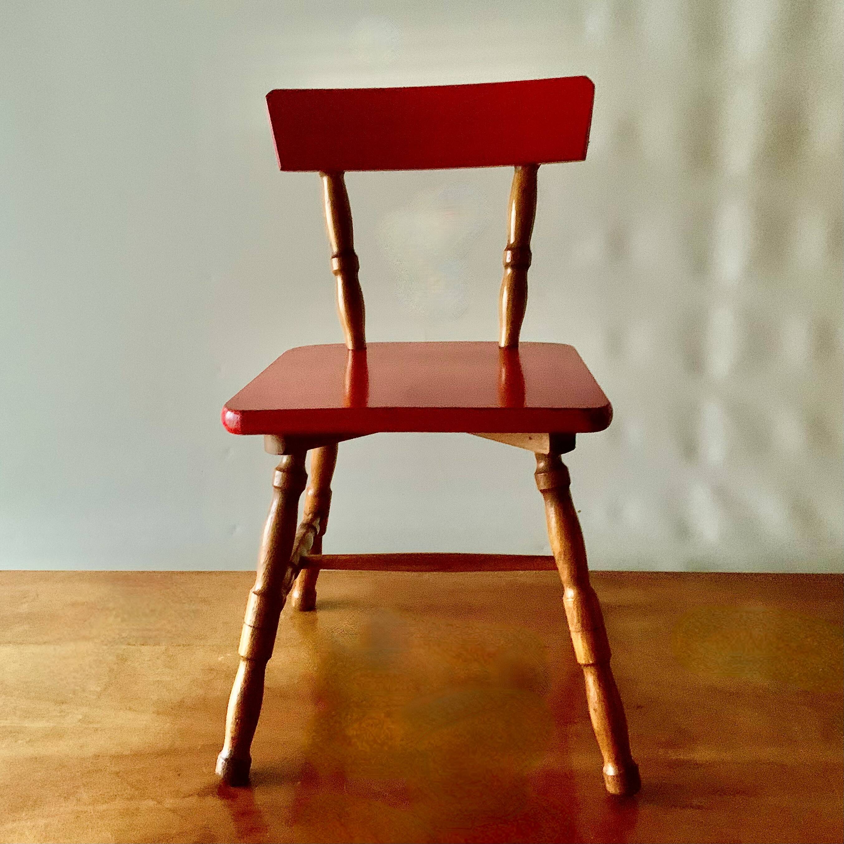 Vintage desk and chair for children in painted wood