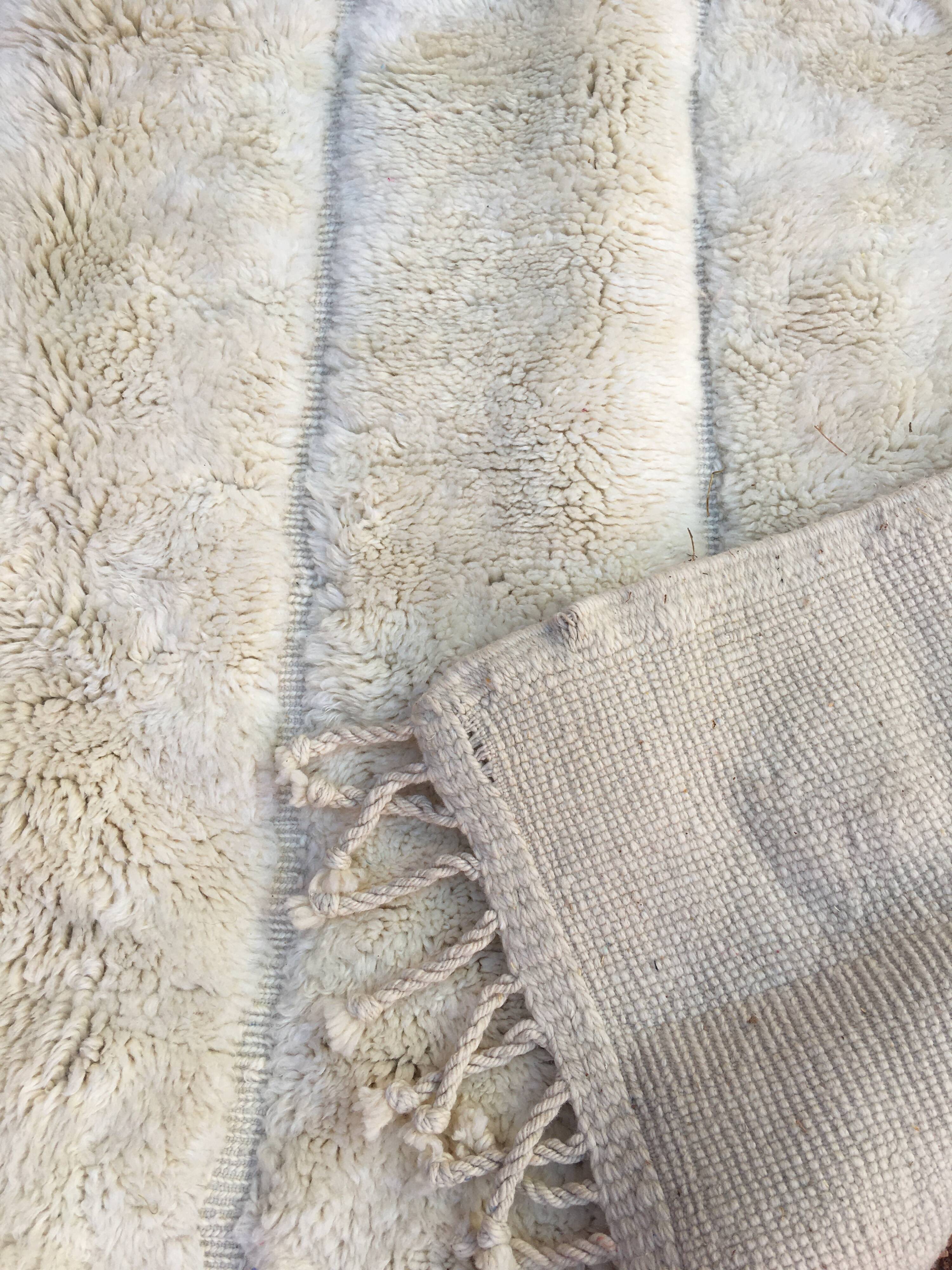 Exceptional Mrirt rug 306 x 190 cm