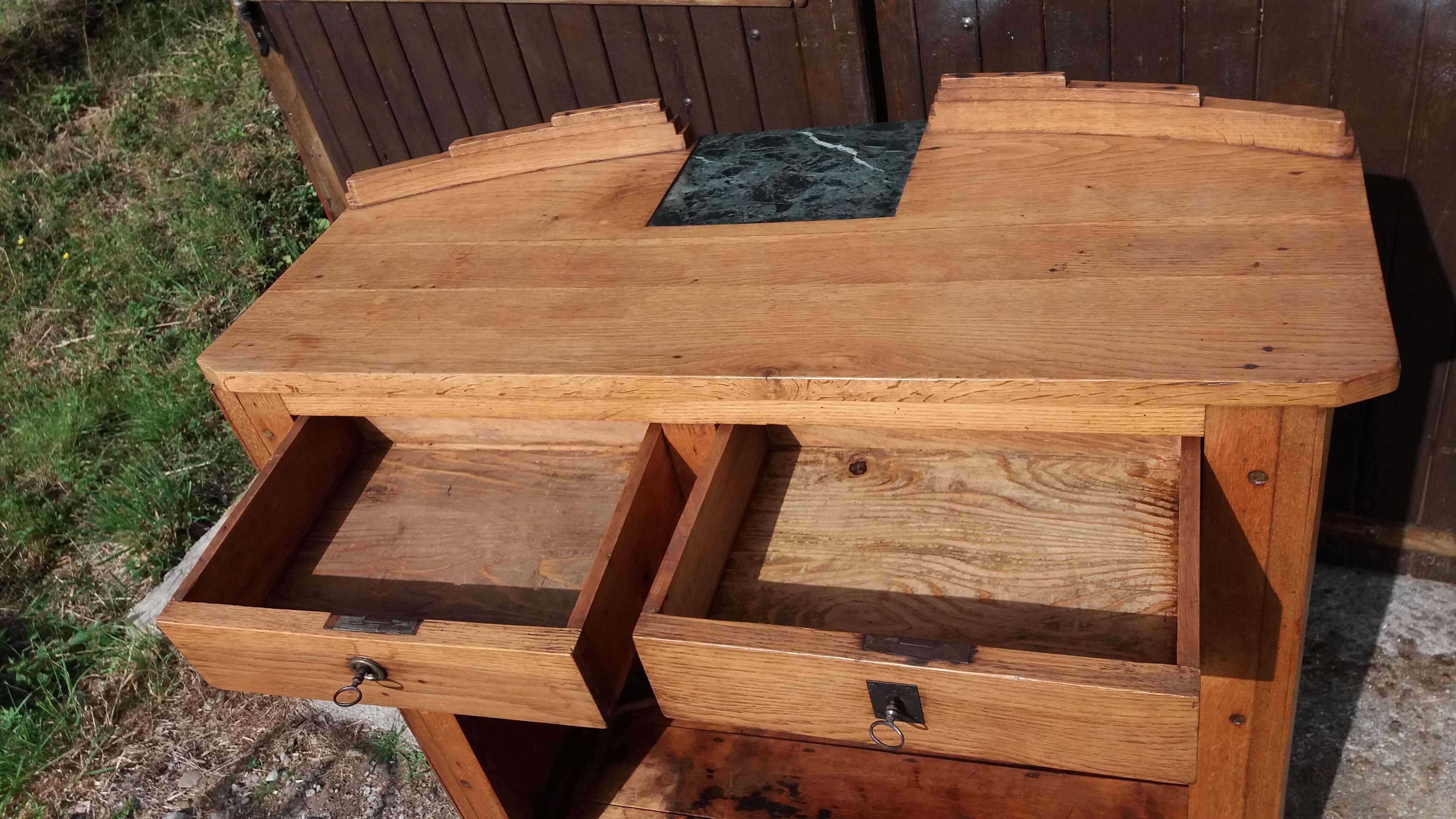 Art deco counter/cash register