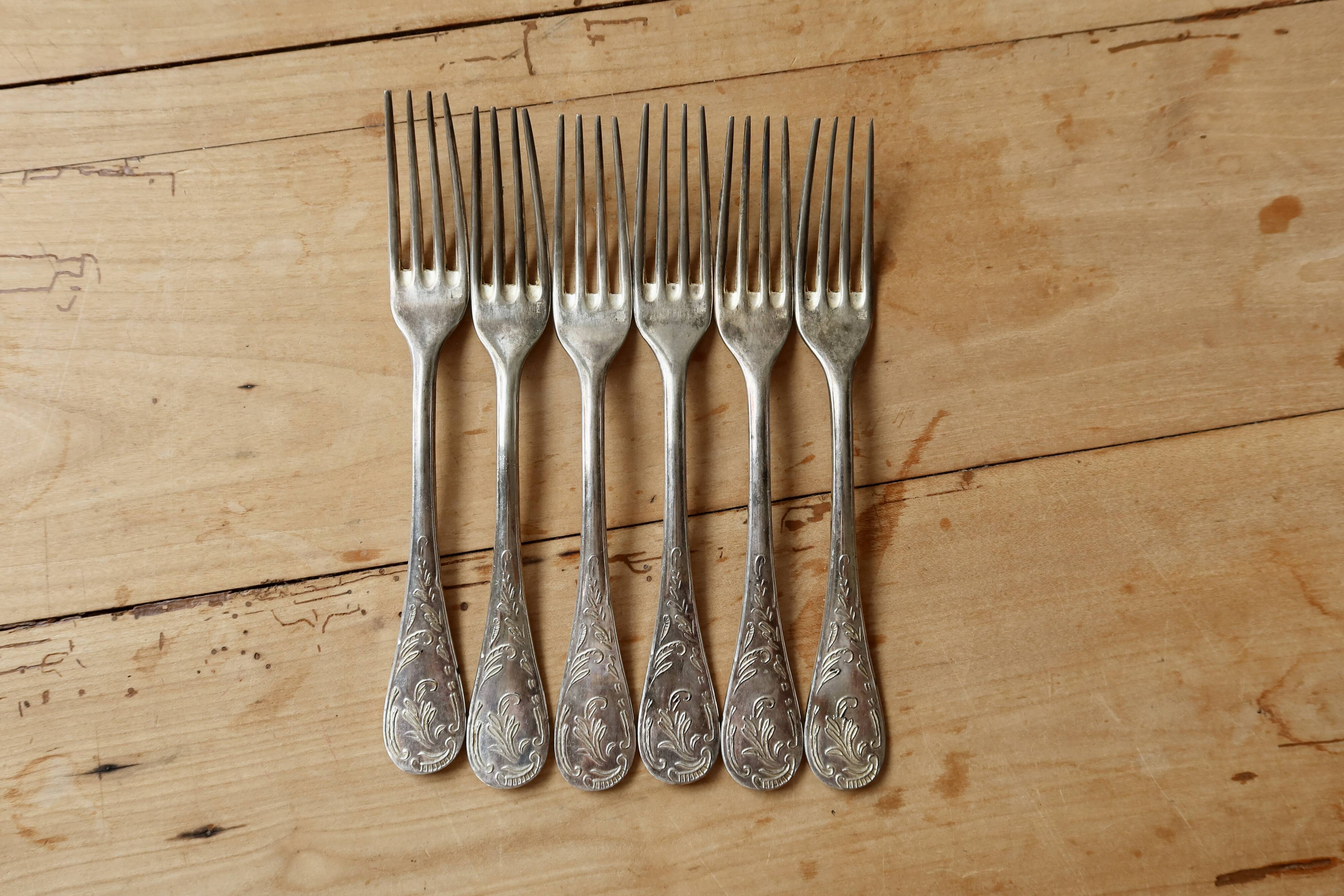 Antique silver plated mismatched cutlery - Forks and knives