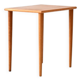 Petite table basse scandinave des années 1950 avec pieds tournés