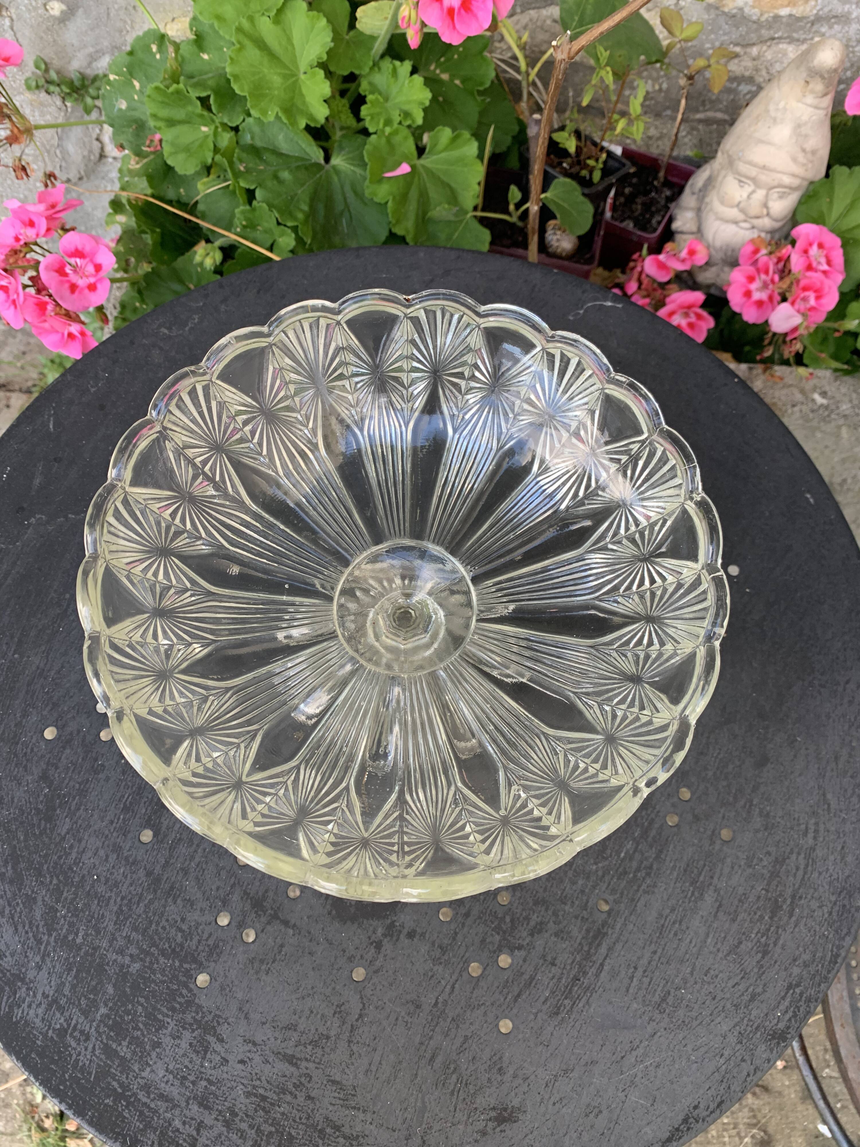 Transparent glass cut geometric pattern