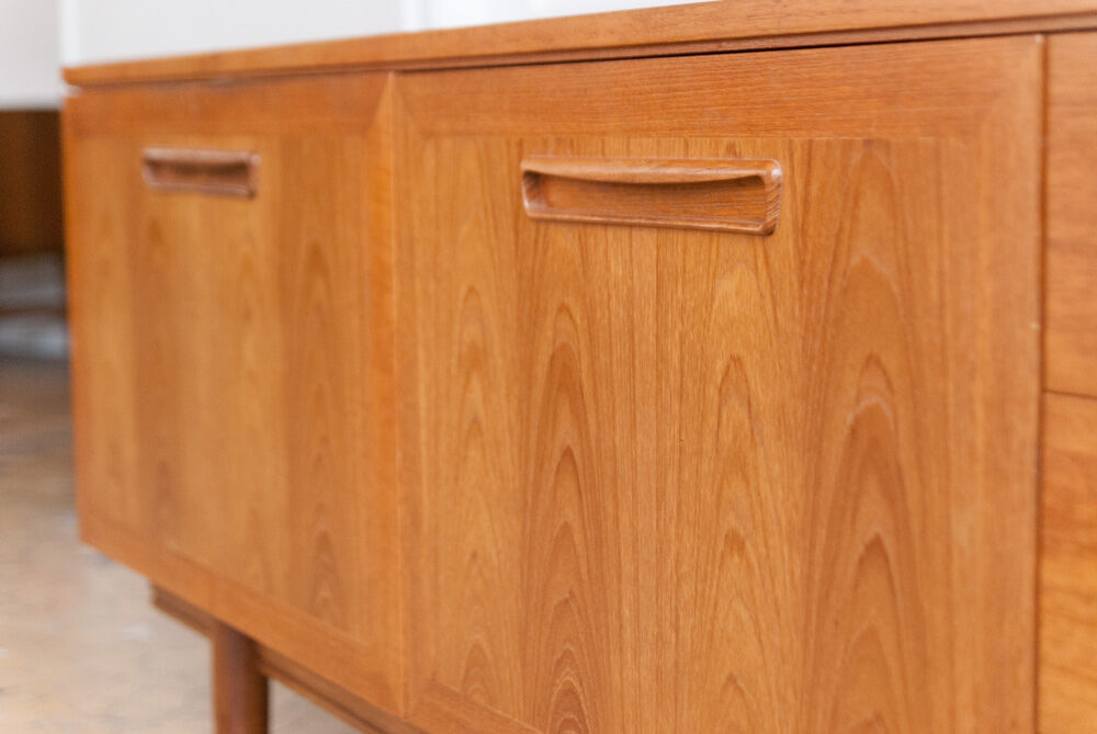 Scandinavian line clear teak