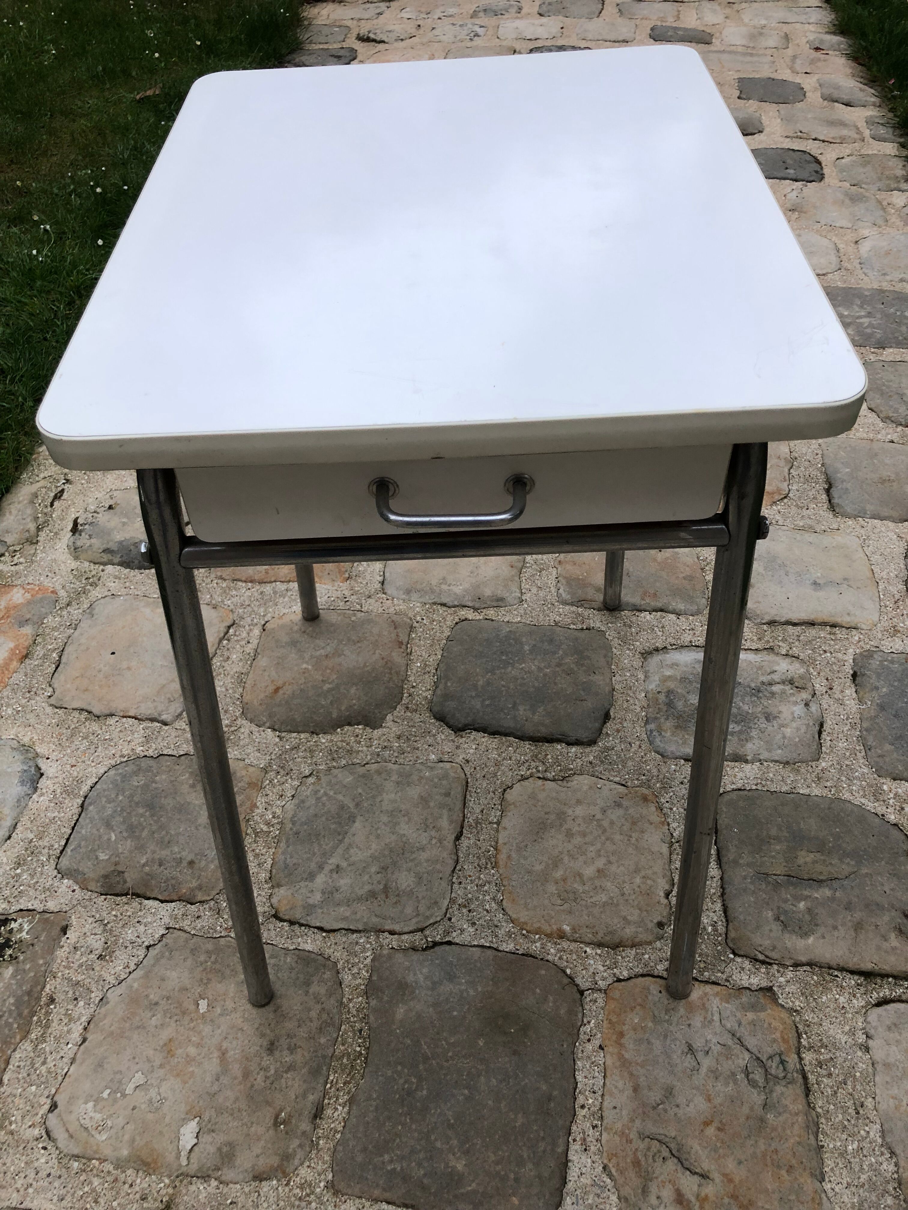 Formica kitchen table