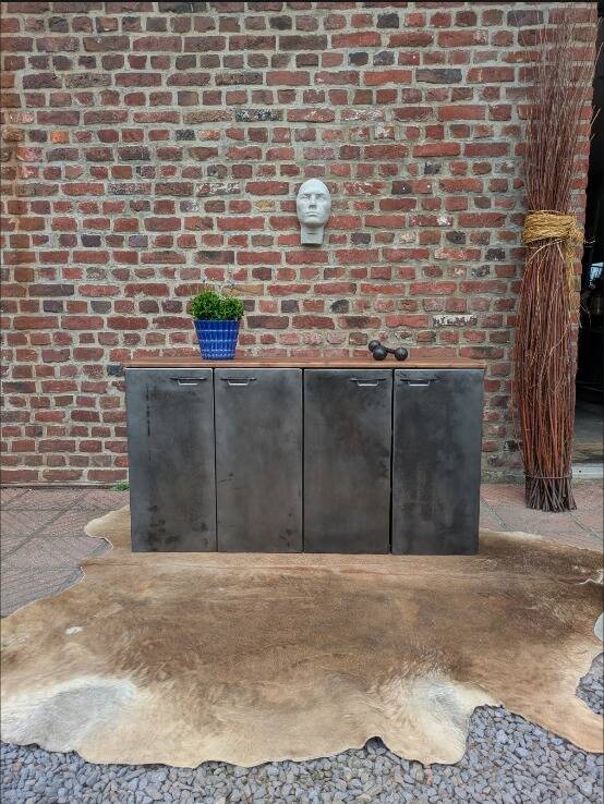 Wall-mounted industrial buffet