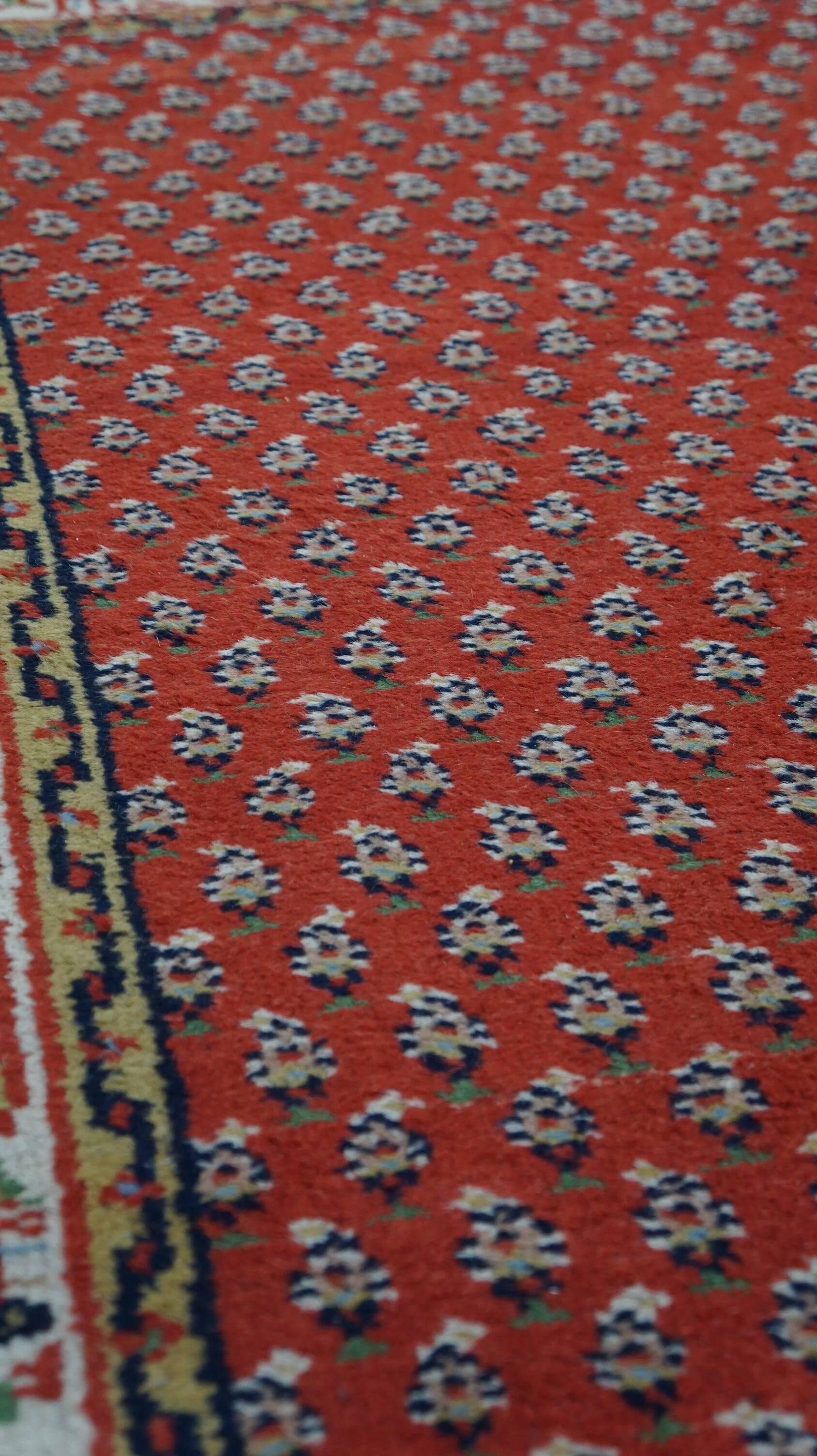 Oriental style rug with a classic print 165x92cm