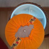 Travailleuse vintage en osier sur pieds compas