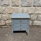 Nightstand/bedside table/small chest of drawers