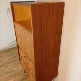 Scandinavian secretary