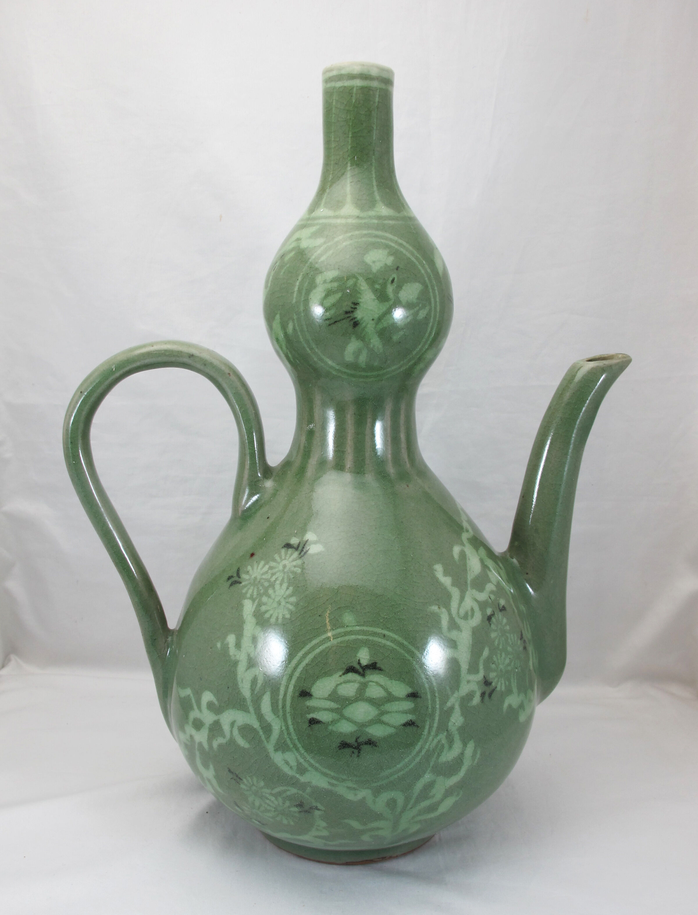 Asian Korean celadon porcelain pourer