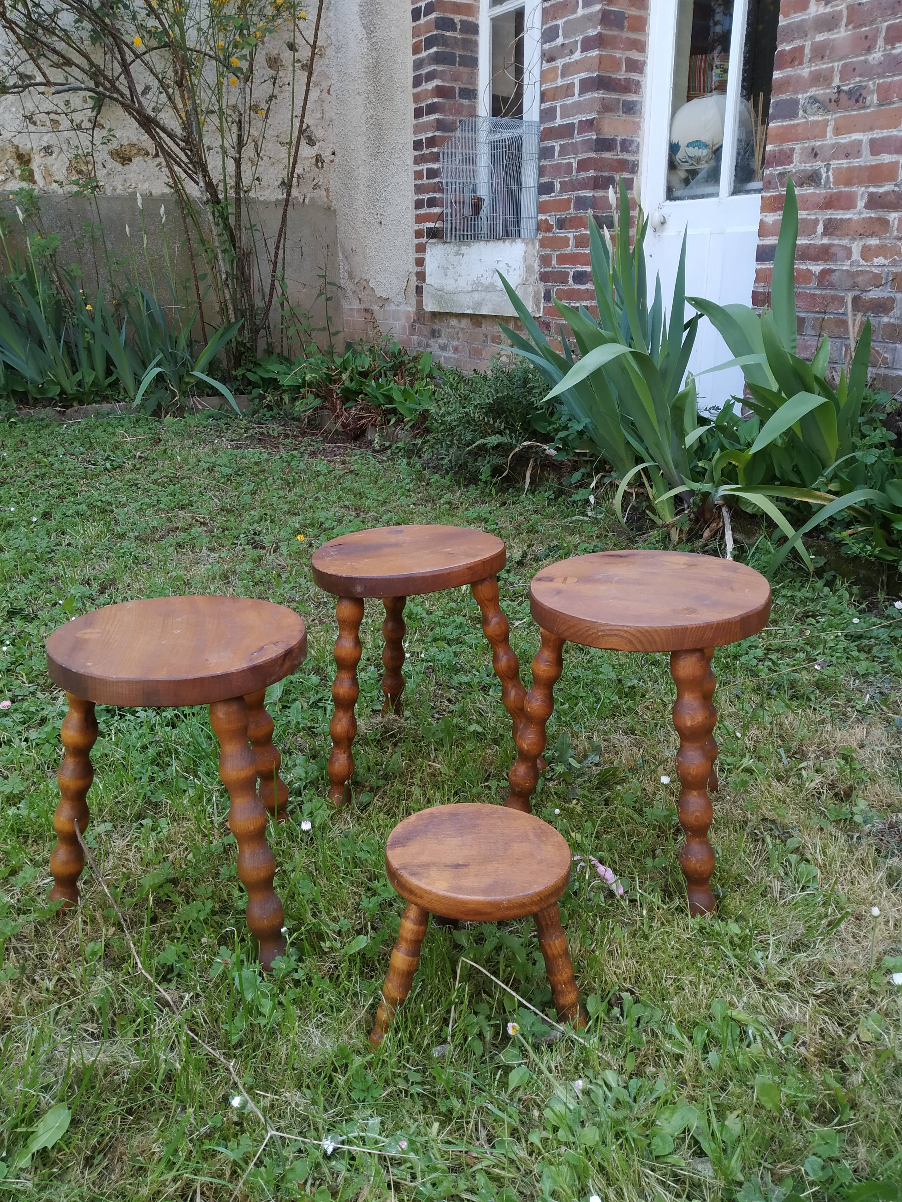 Lot stools