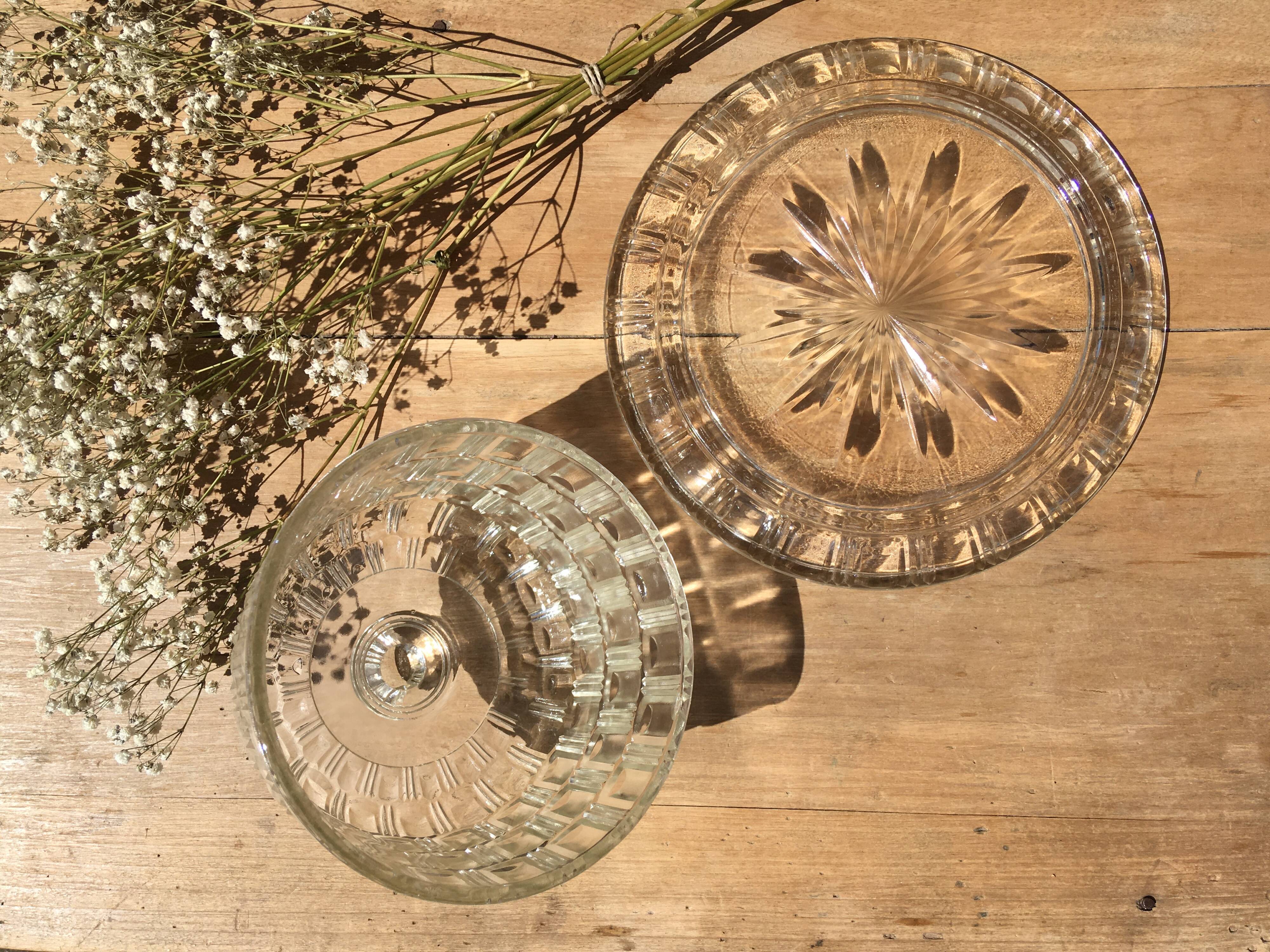 Glass bell with tray