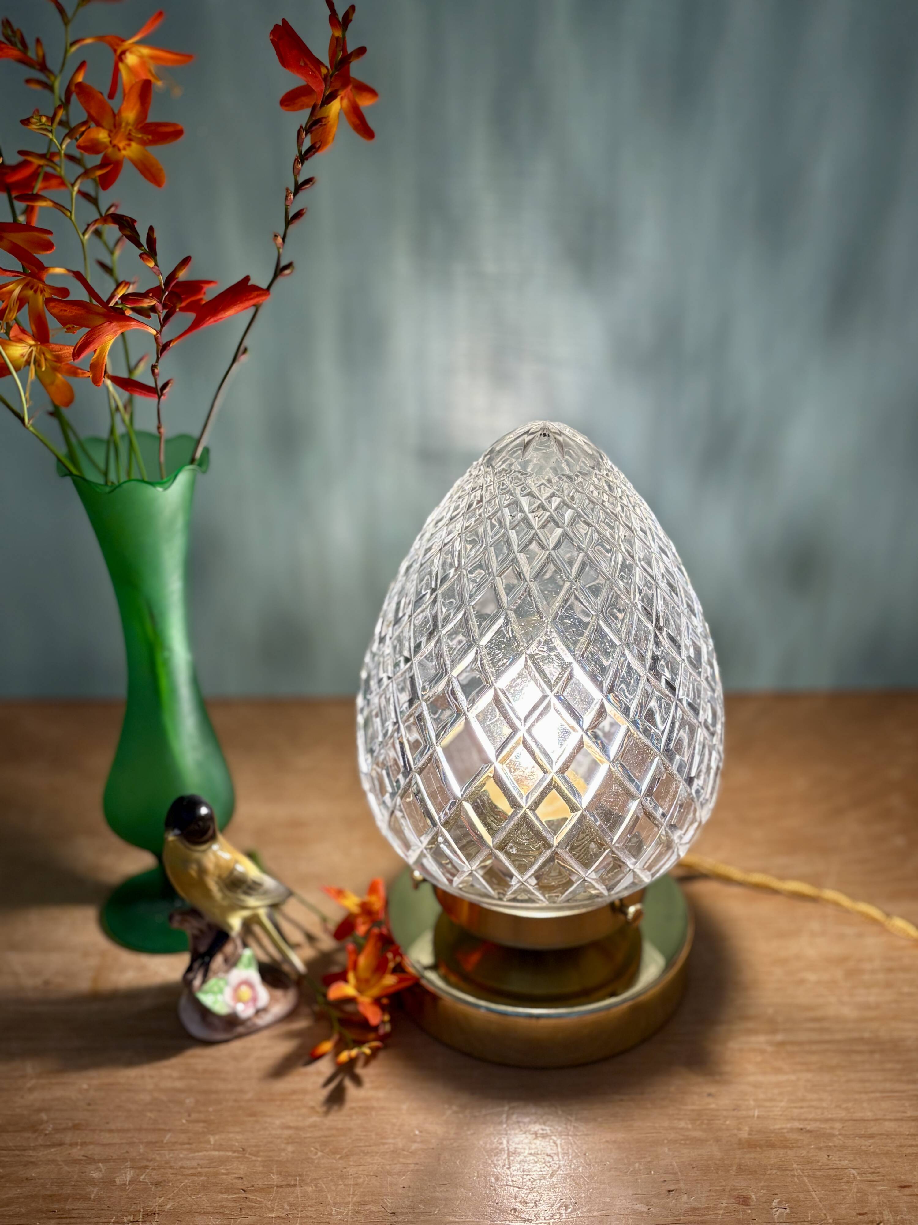 Lampe à poser globe vintage en verre ciselé
