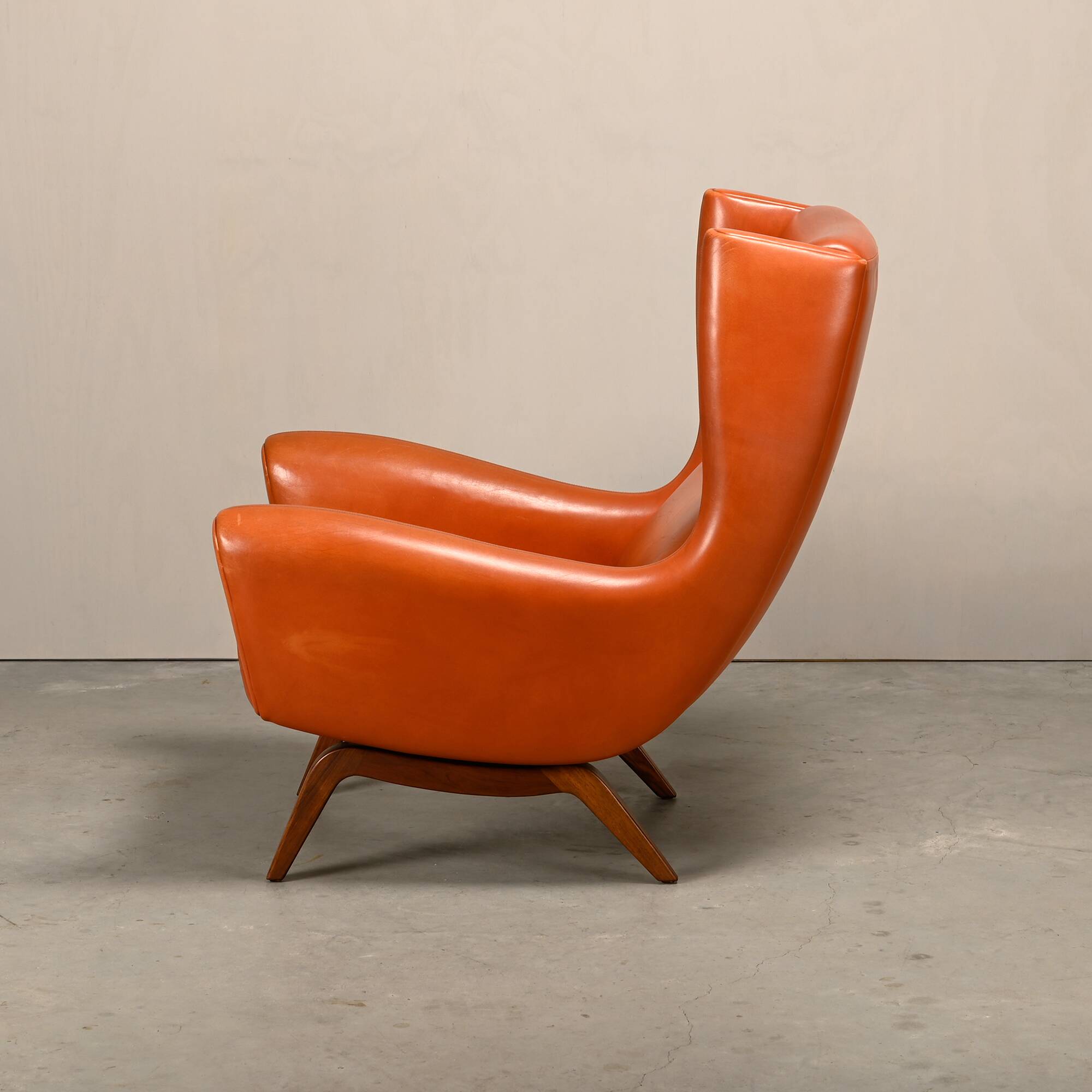 Illum Wikkelsø Wingback Armchair Model 110 in Cognac Leather, Denmark 1960s
