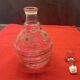 Petite carafe ronde, décor marguerites