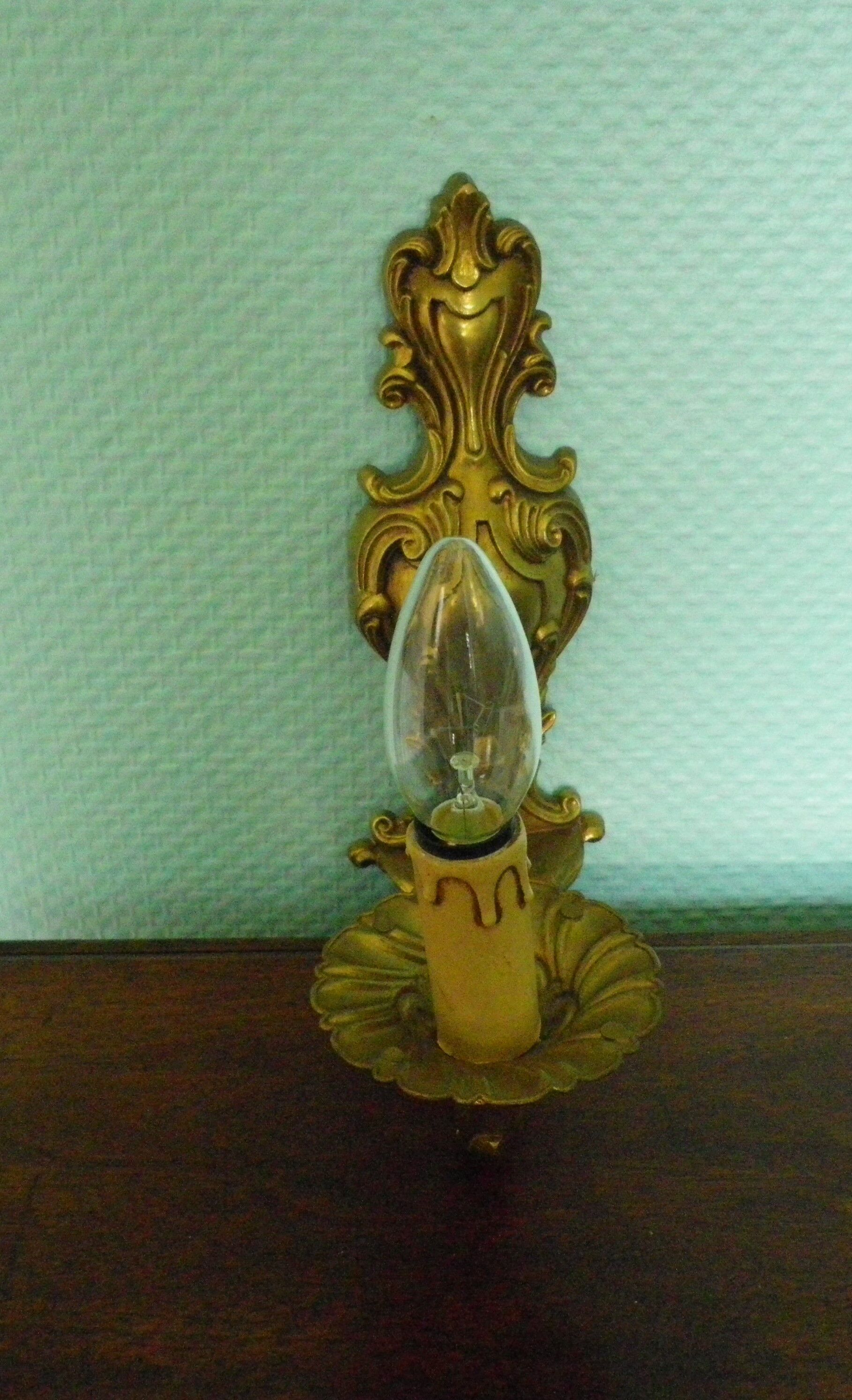 2 "Metra.F" gold-coloured metal flame wall appliques, steerable branch