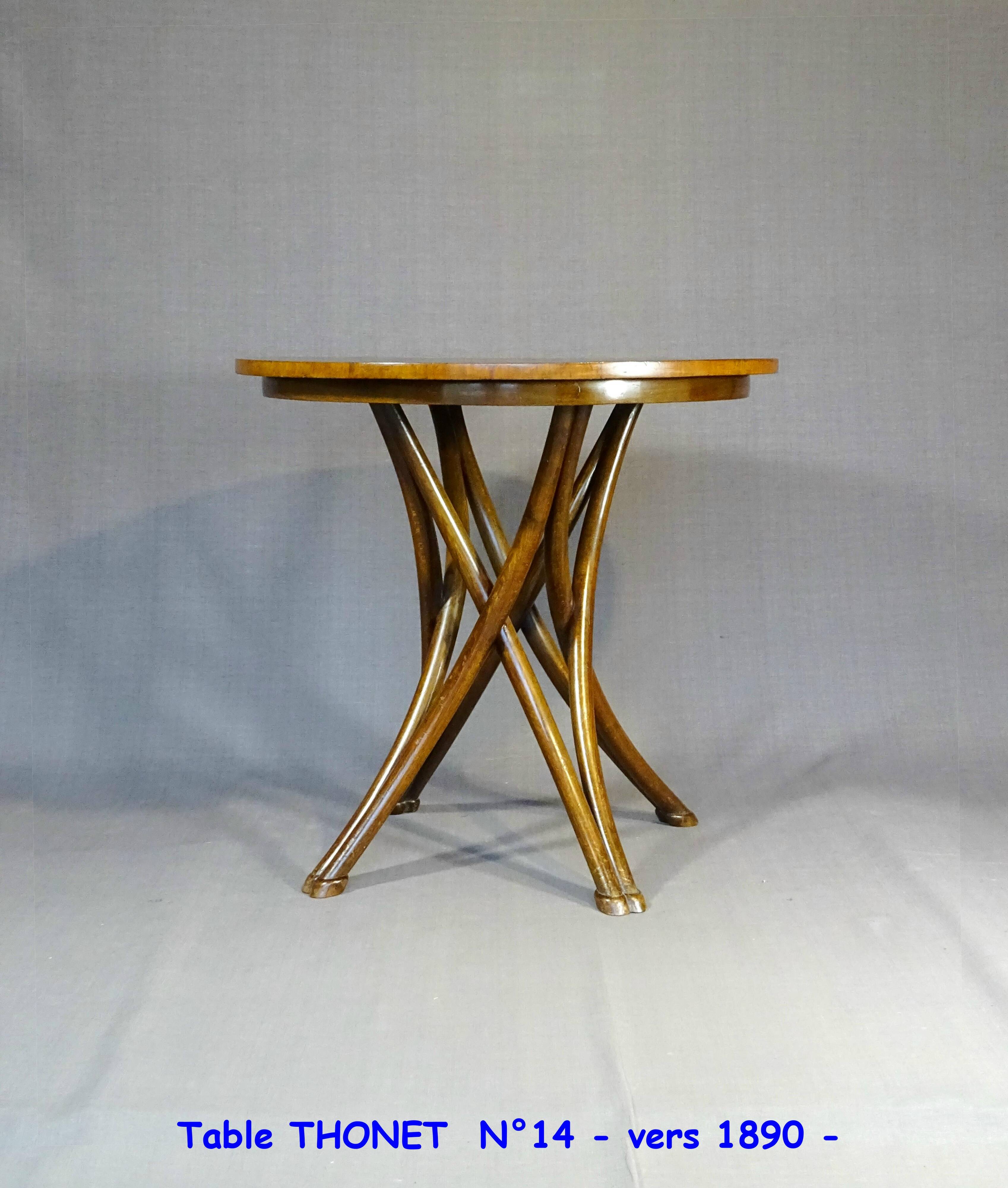 Thonet round table N°14 called "Mikado" - 1890 -