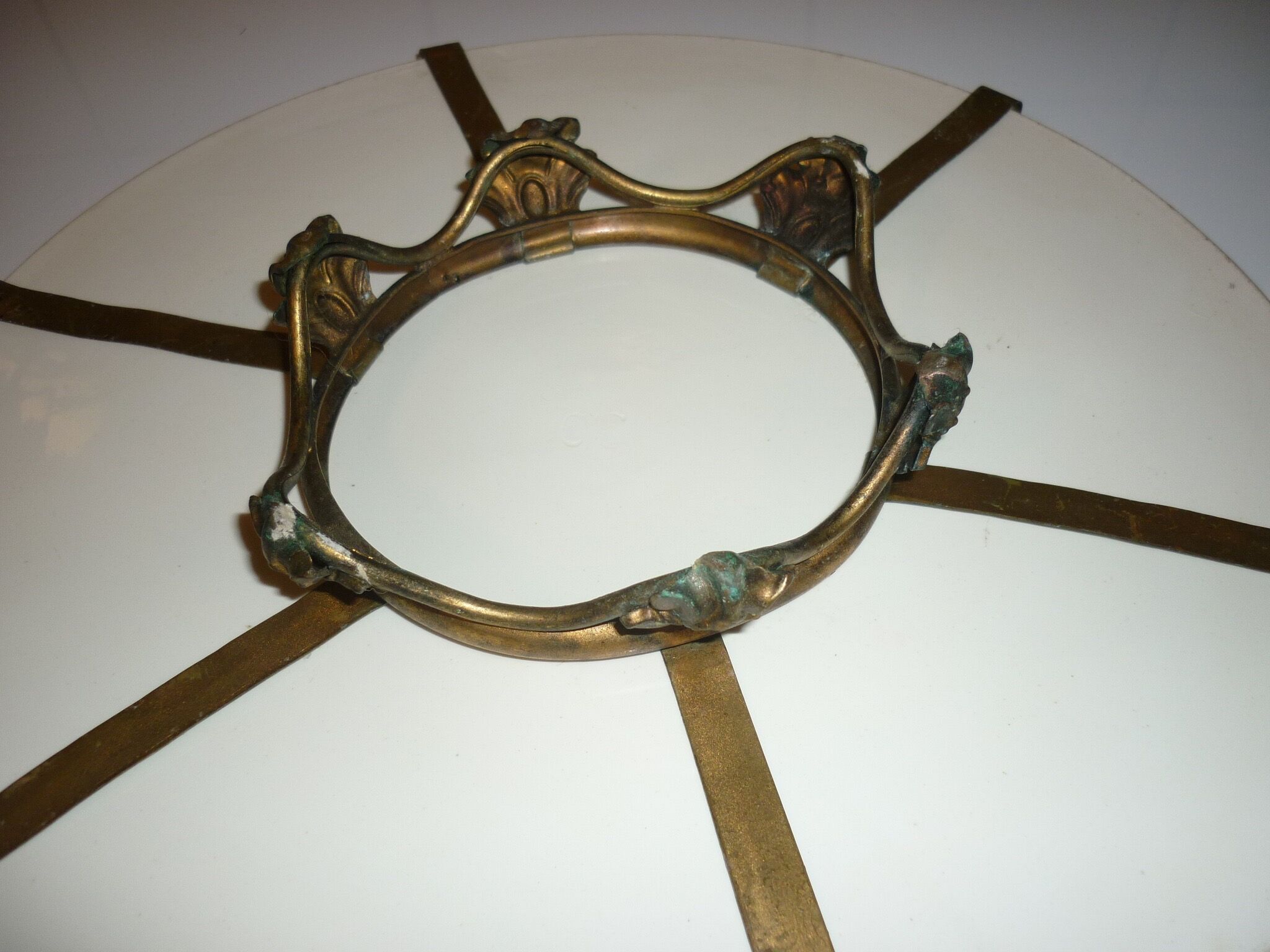 Ceramic plate underside on bronze stand