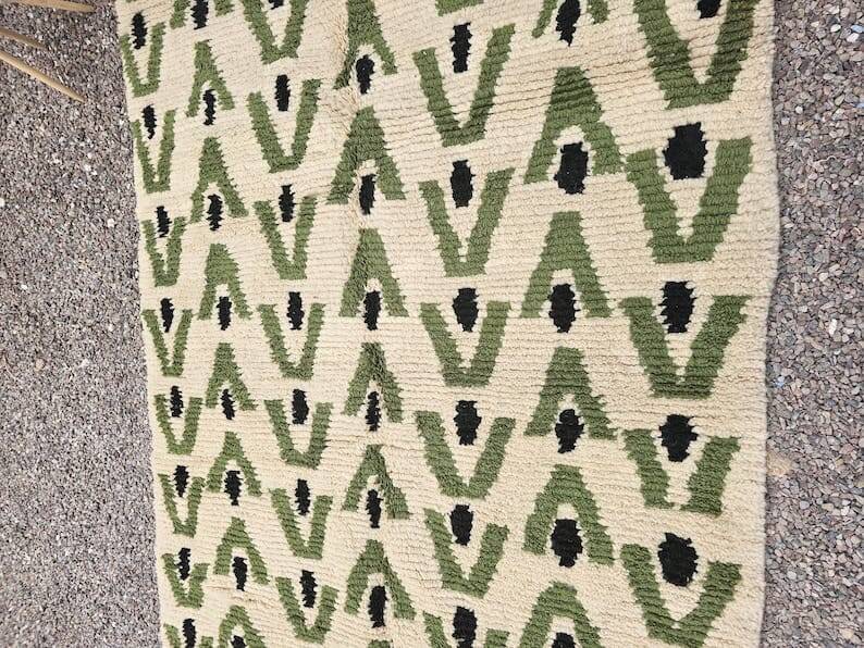 Traditional handmade Beni Ouraine rug size 200 x 300 cm