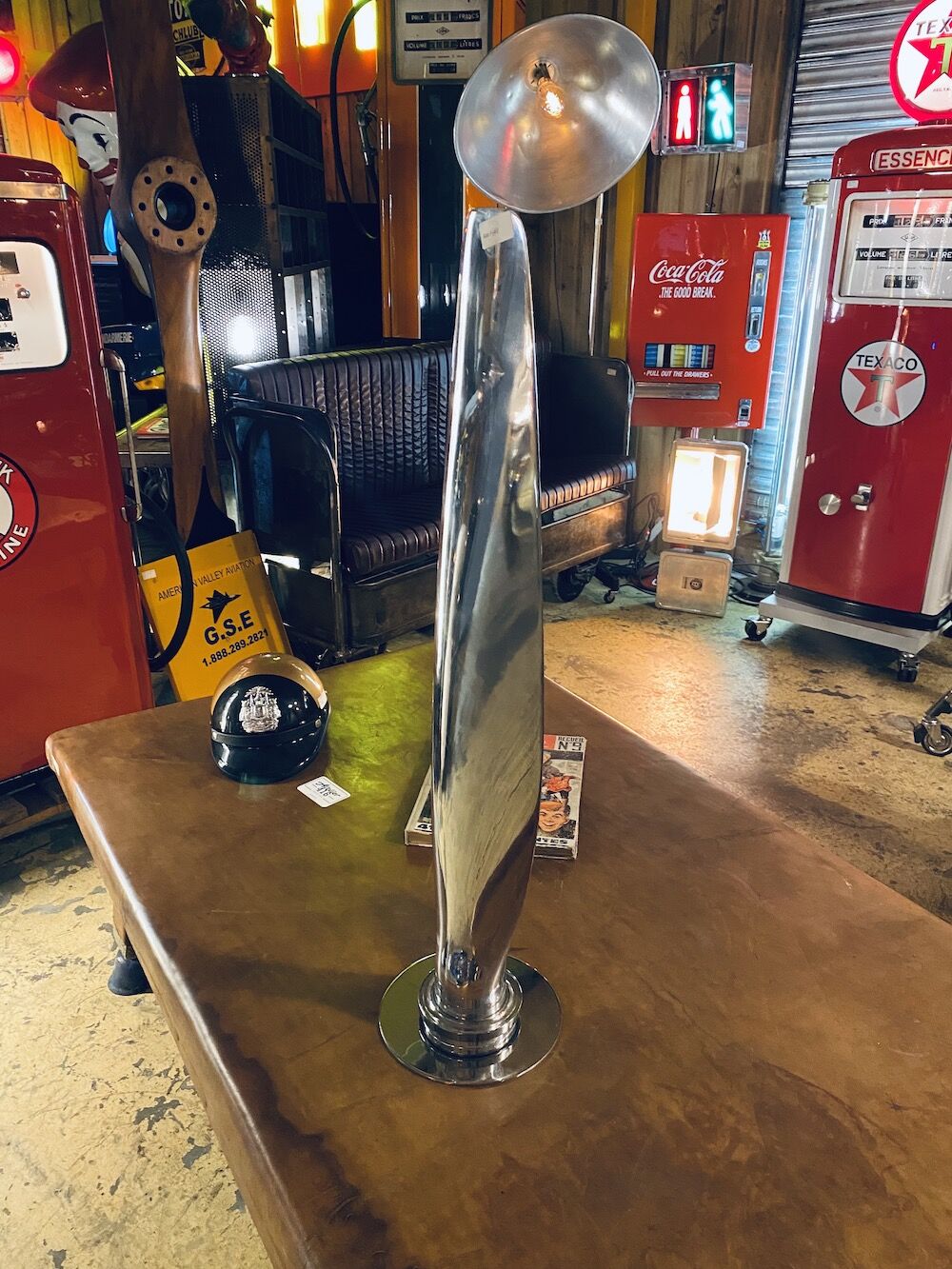 Pale d'hélice d'avion sur socle