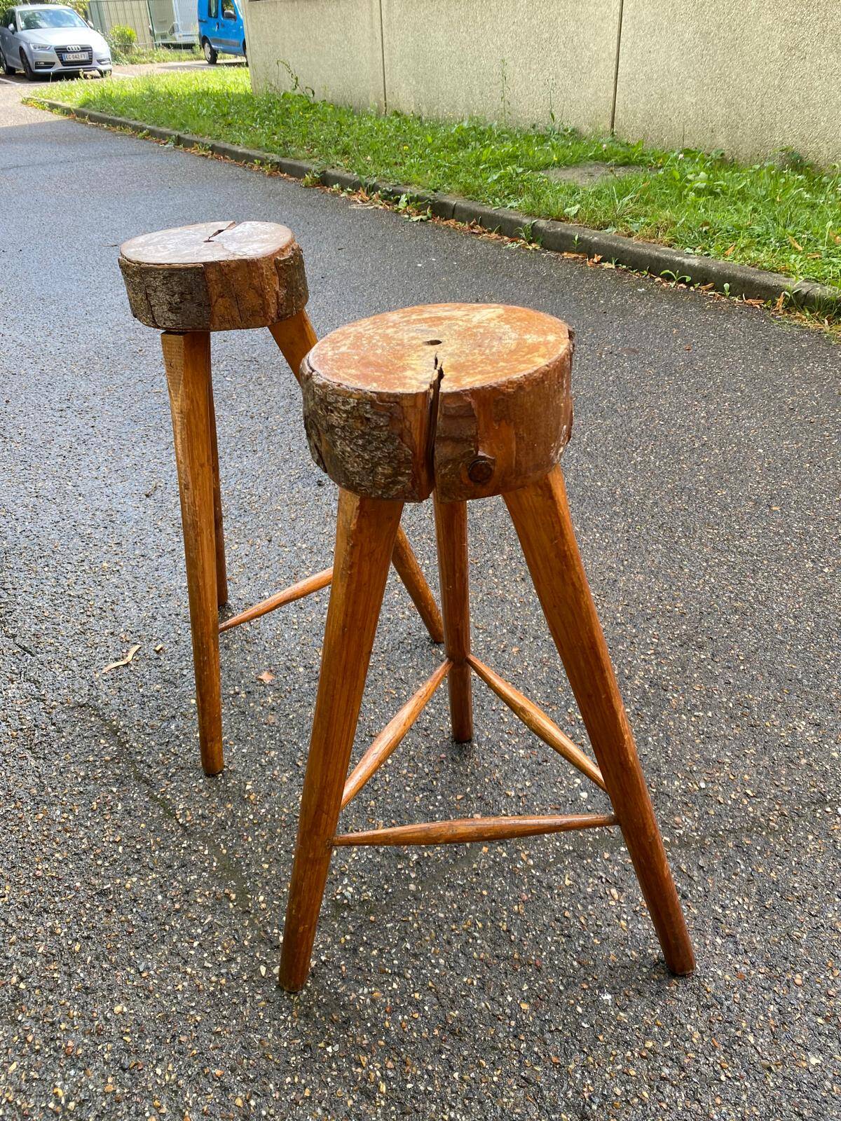 Brutalist wooden bar cabinet with 2 stools