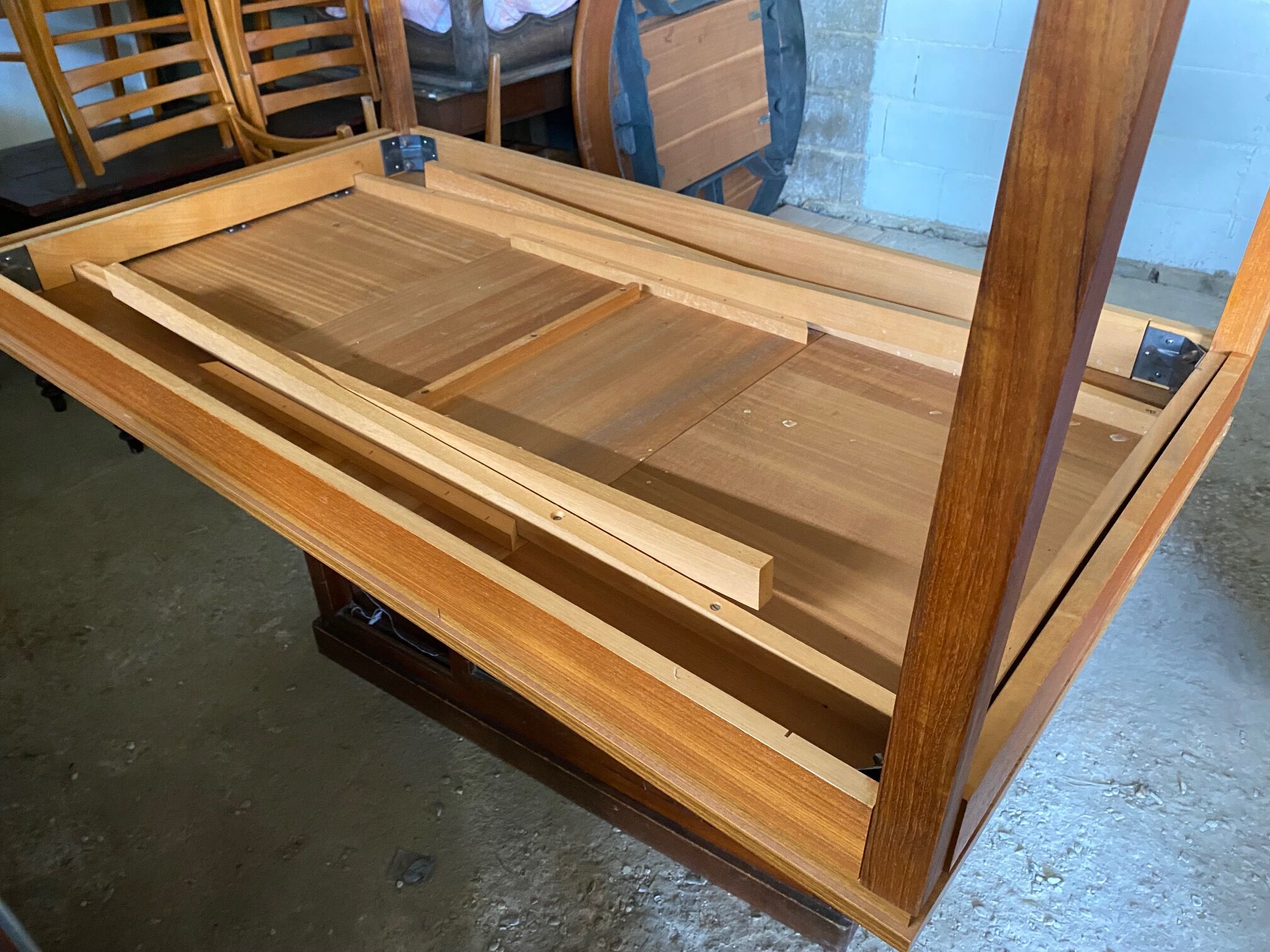 Scandinavian teak extendable table 60s