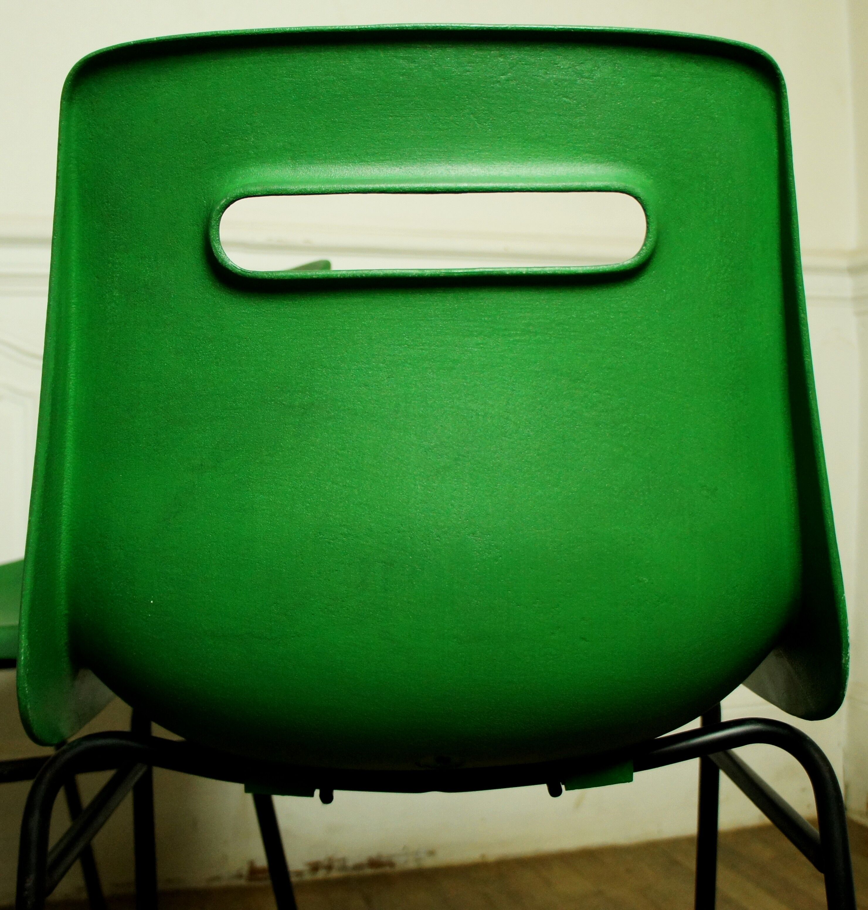 Pair of stackable Grosfillex M4 hull chairs