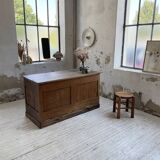 Central island trading counter in walnut