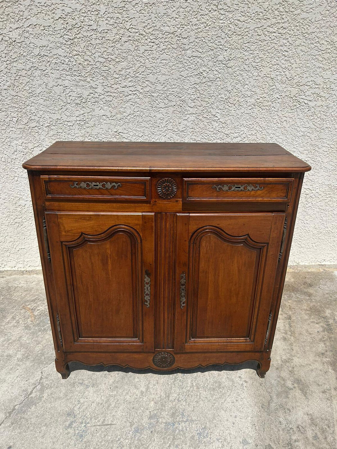 Antique Louis XV sideboard in solid wood