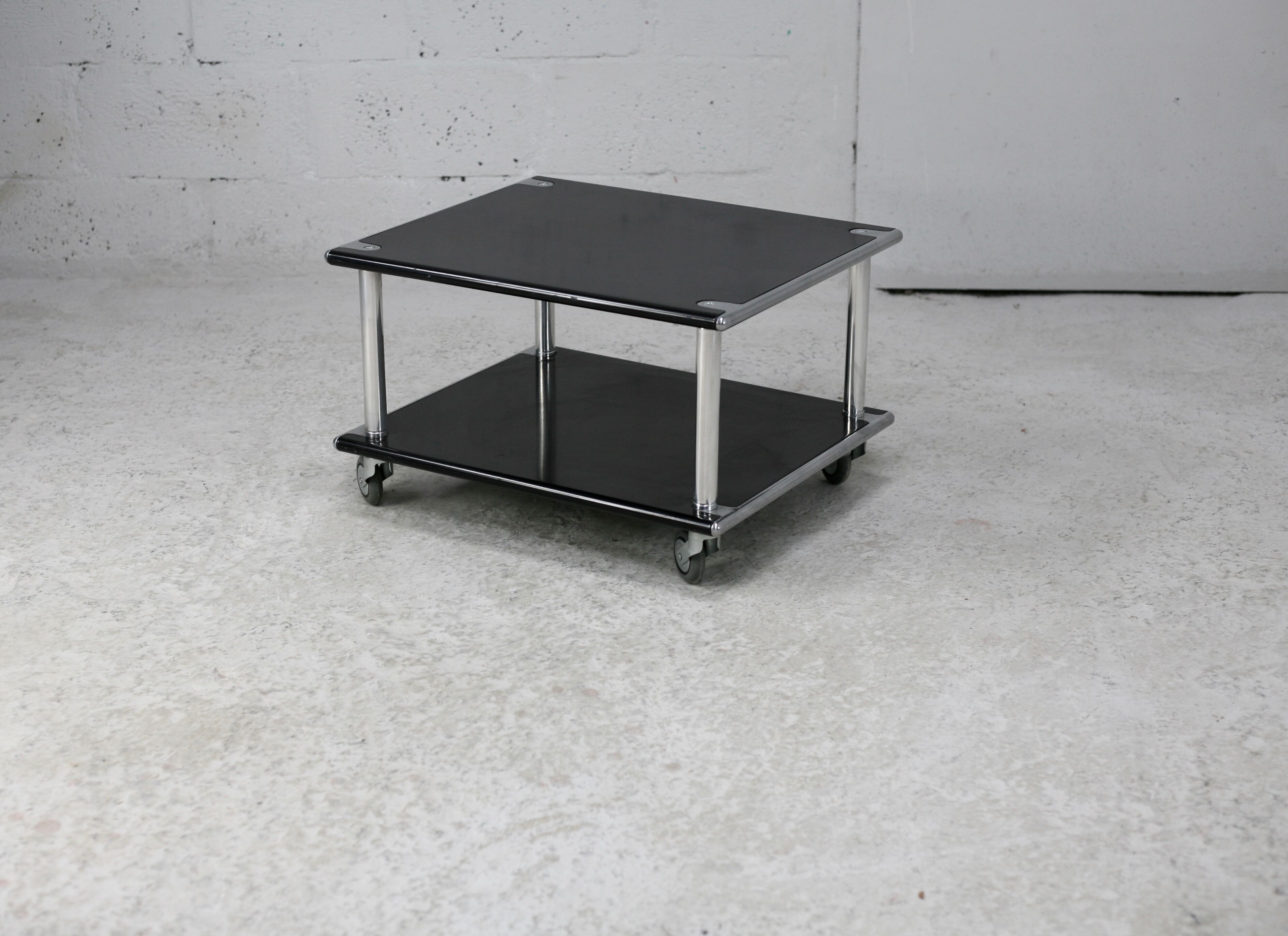 Coffee table "space age" in black lacquered steel