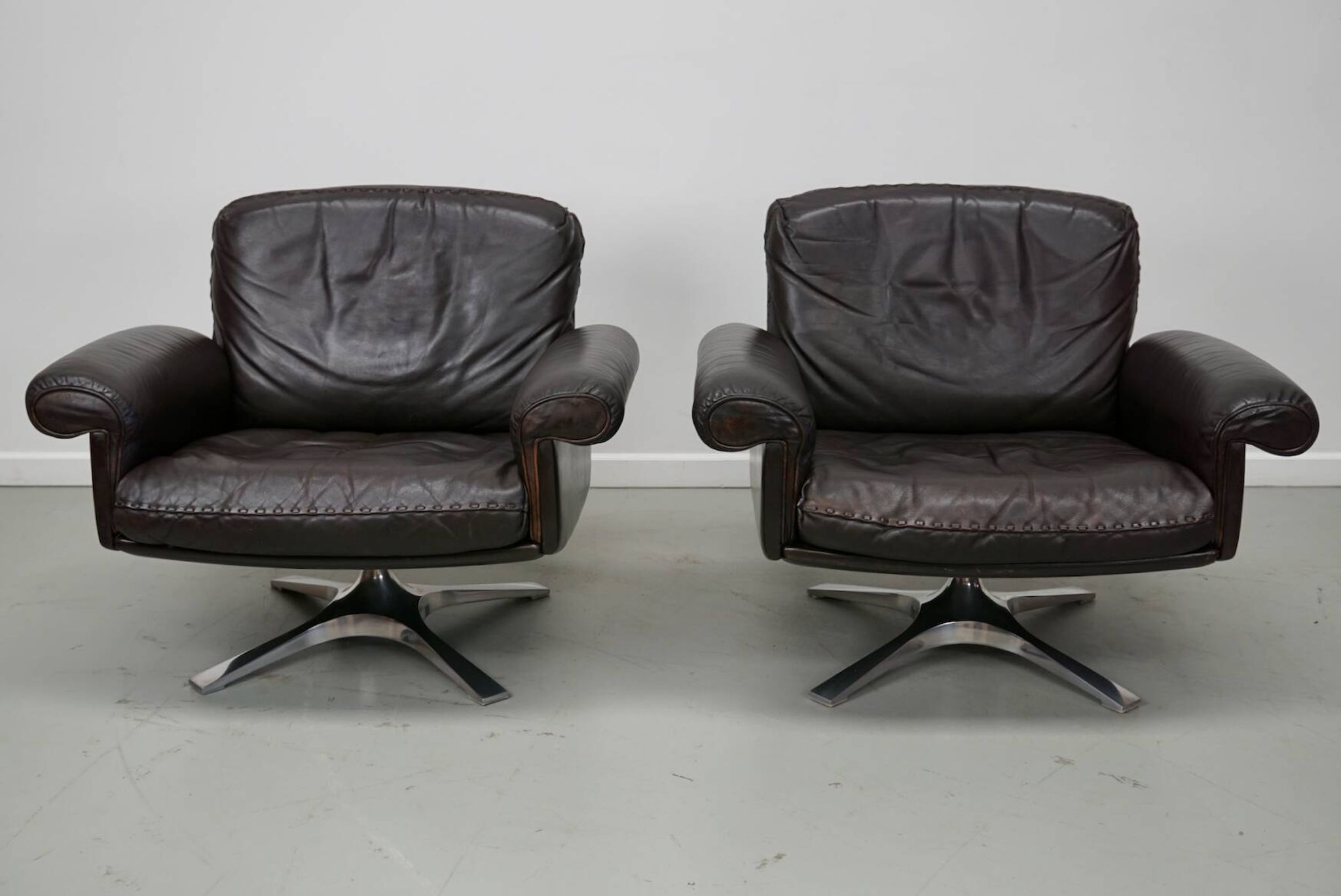 Pair of Vintage De Sede DS-31 Swivel Armchairs in Brown Leather
