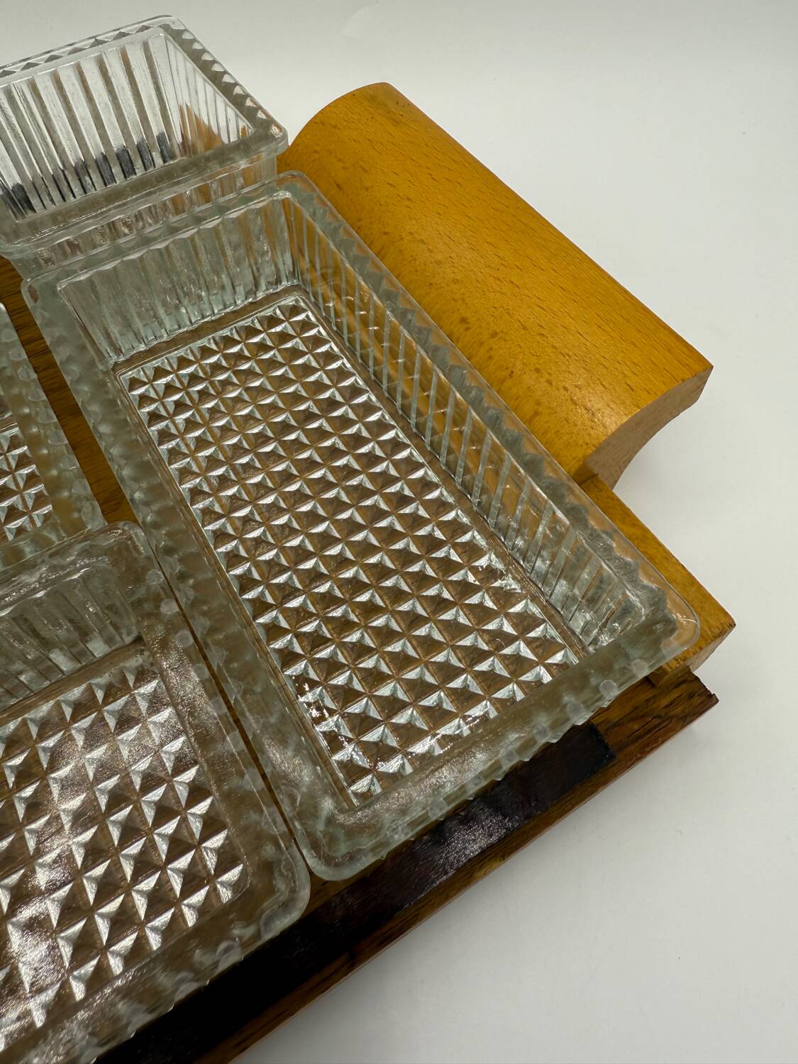 Appetizer tray with compartments