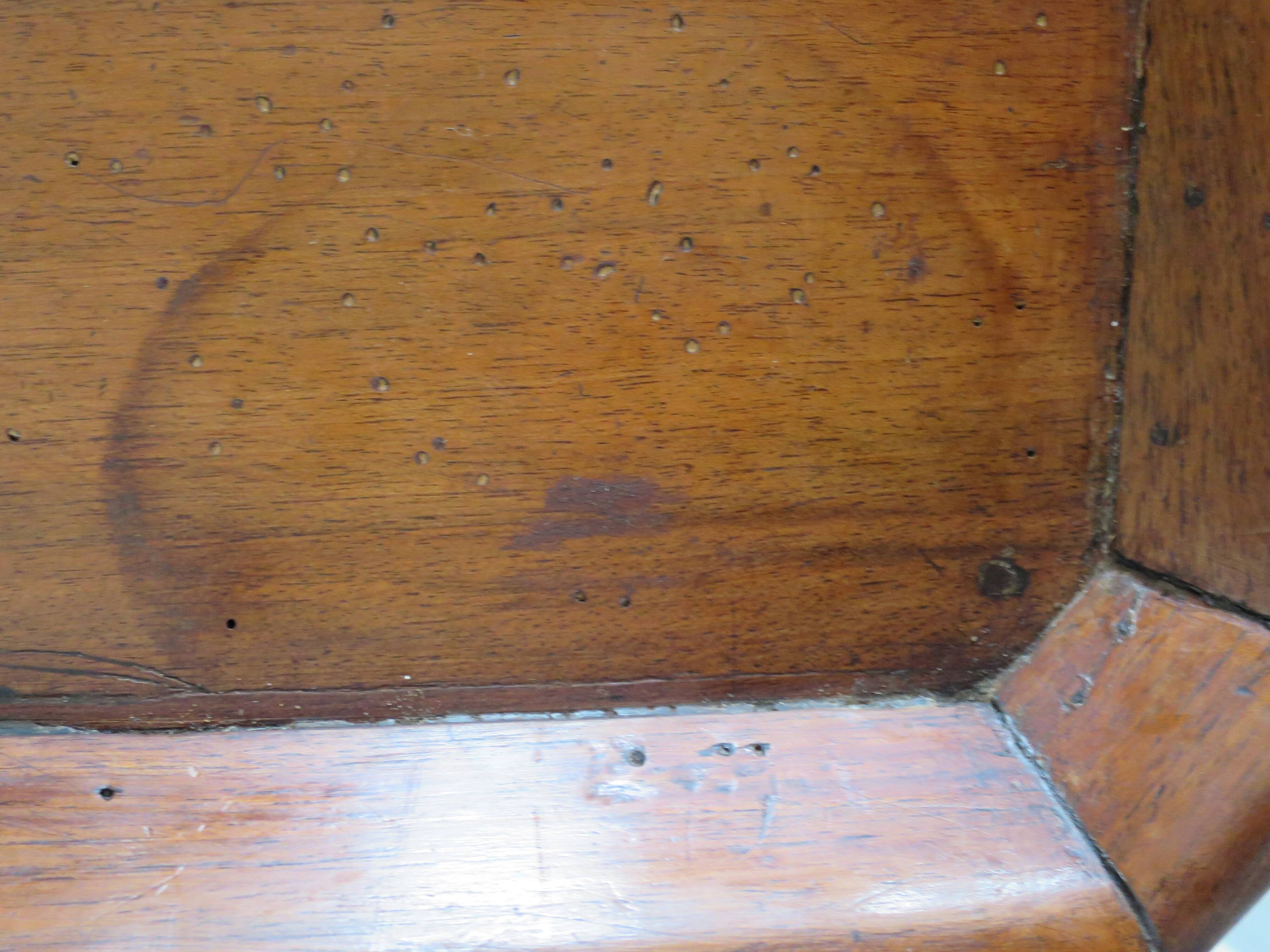 Side table – End table – Mahogany – Raised edge top – 1 drawer