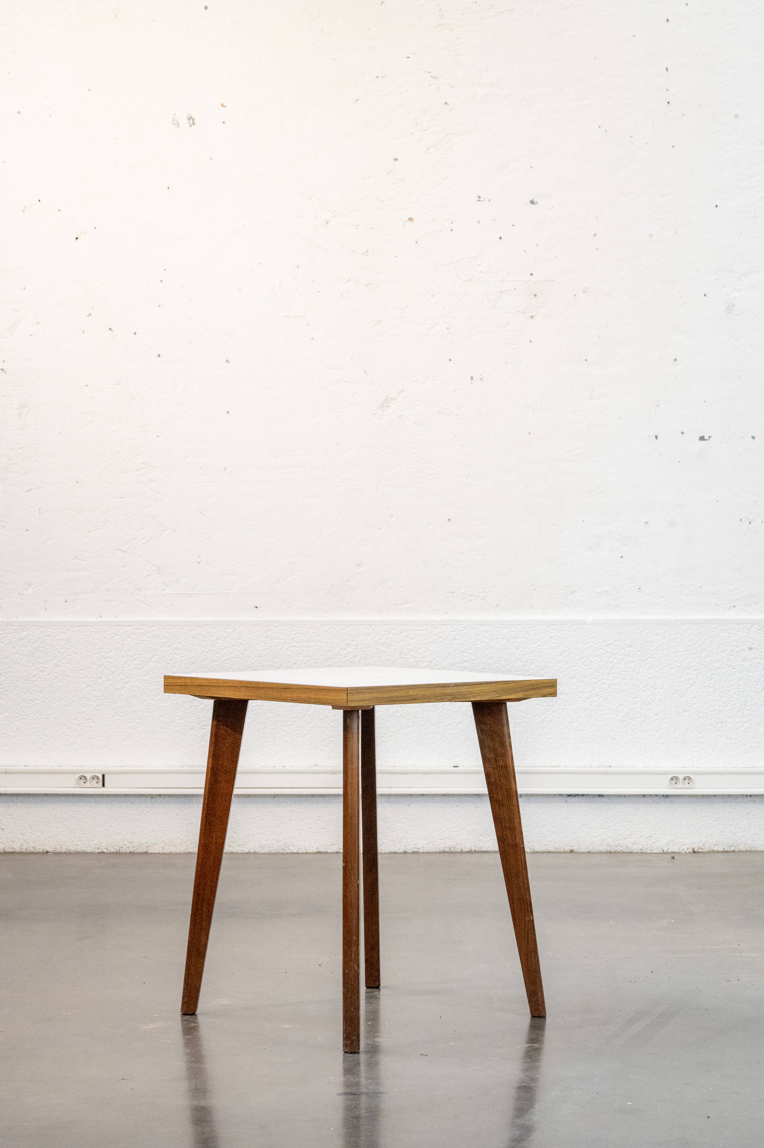 Table bistrot en formica
