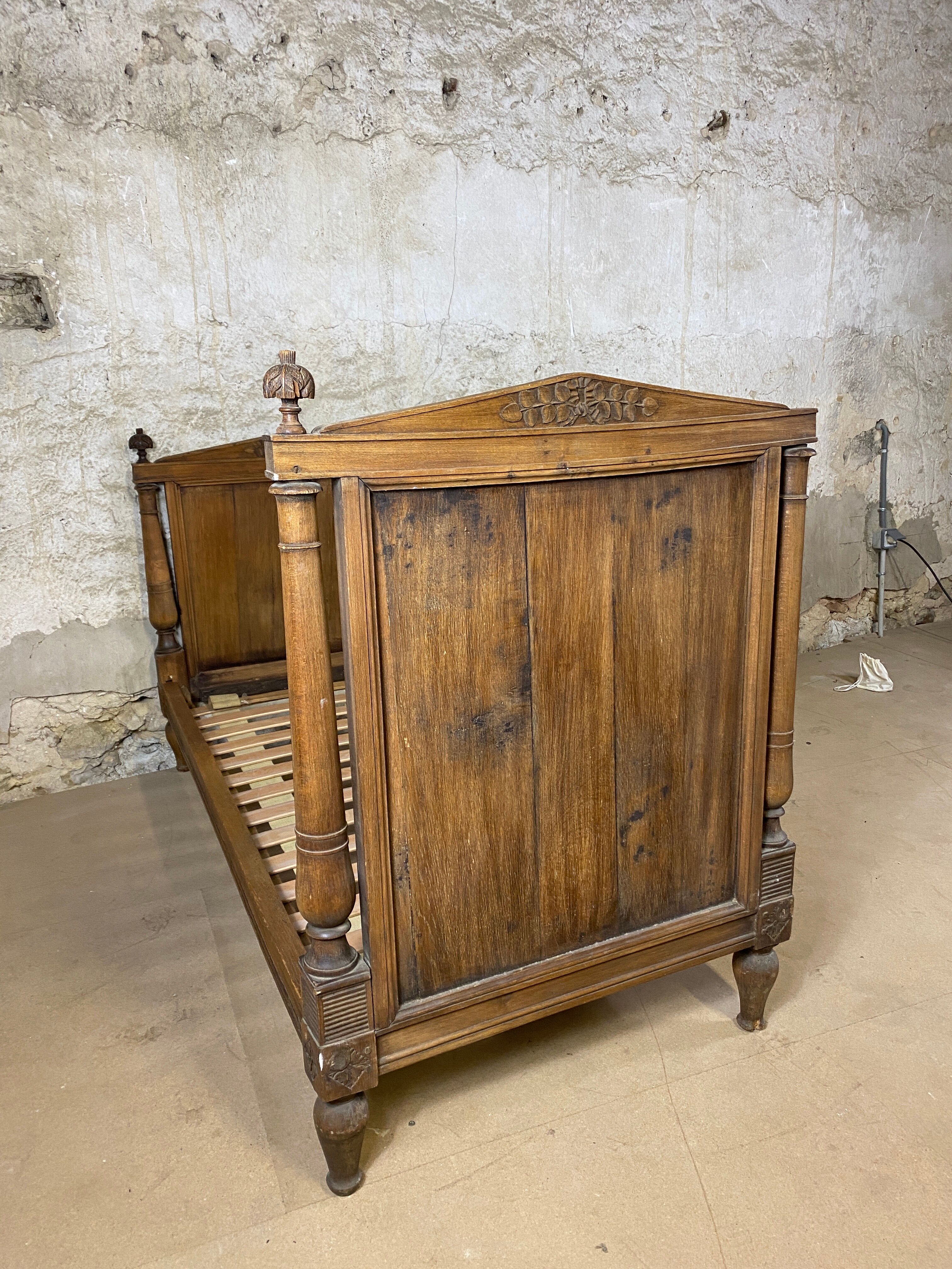 Directoire bench bed