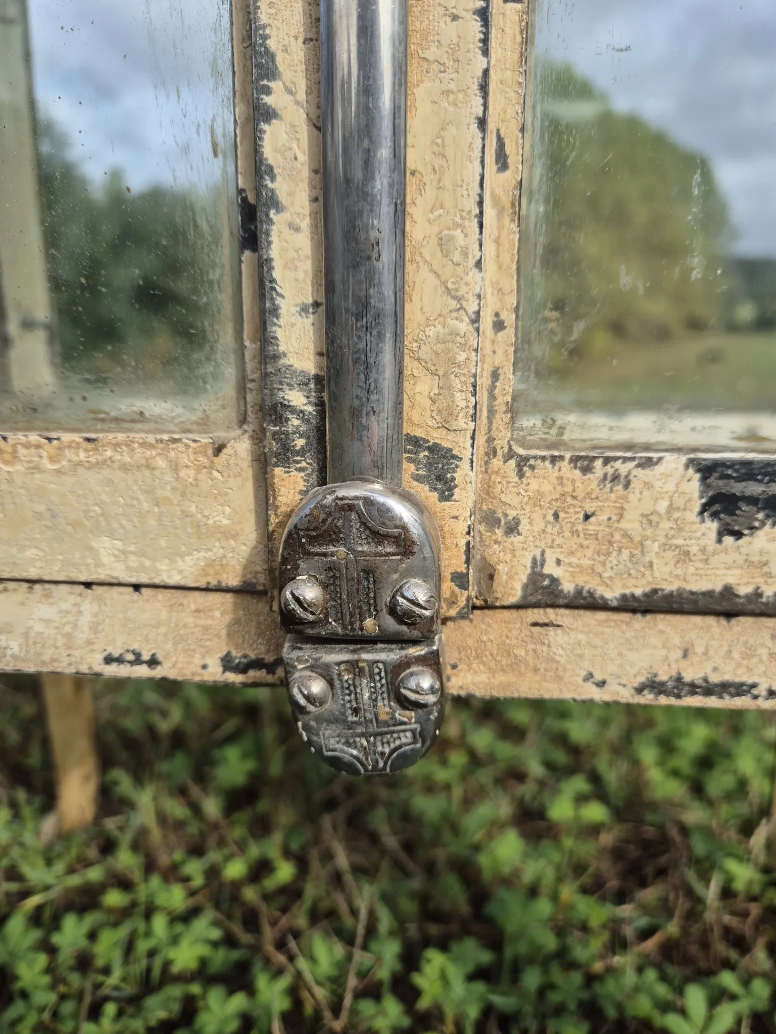 Ancienne vitrine de chirurgien